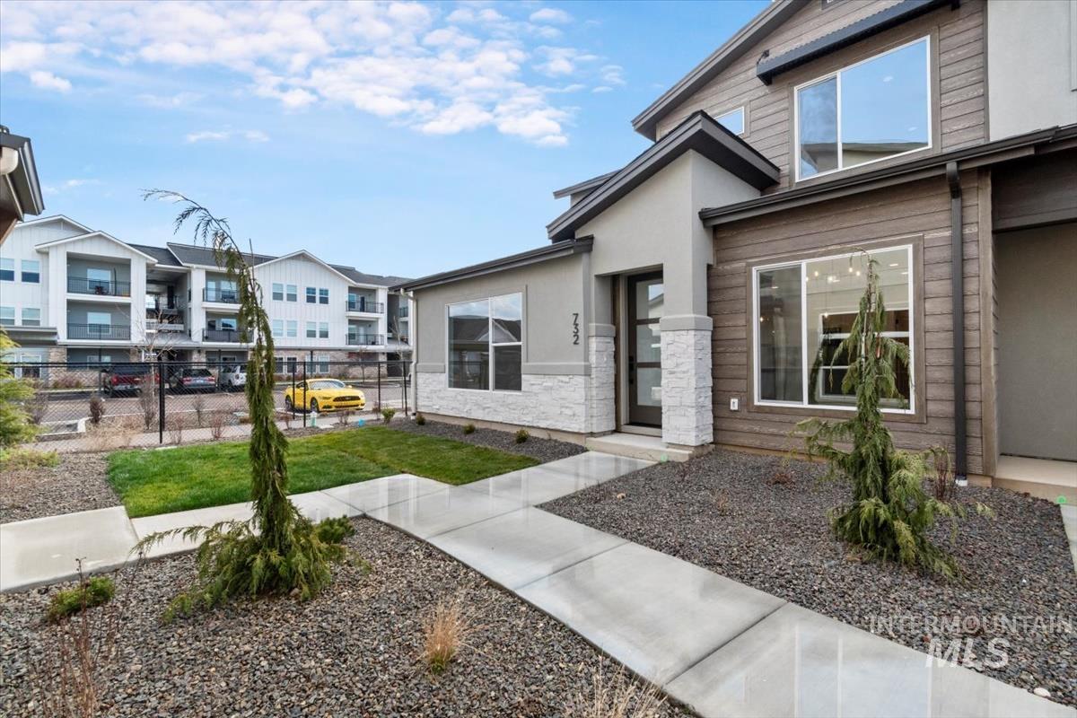 732 S Calhoun Ln.