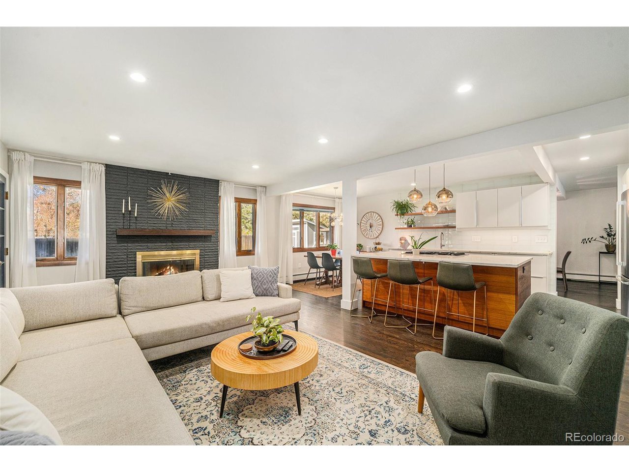 643 S Oneida Way