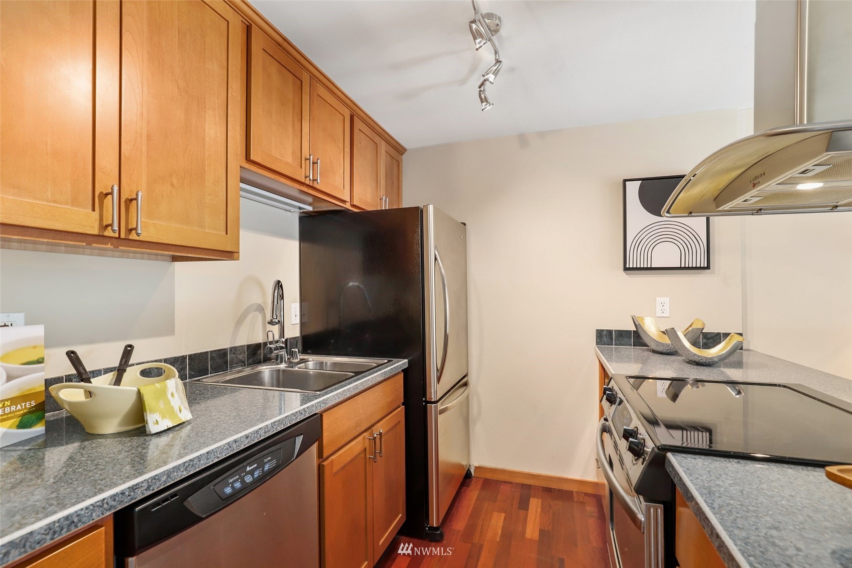 1730 Taylor Avenue N Unit: 305