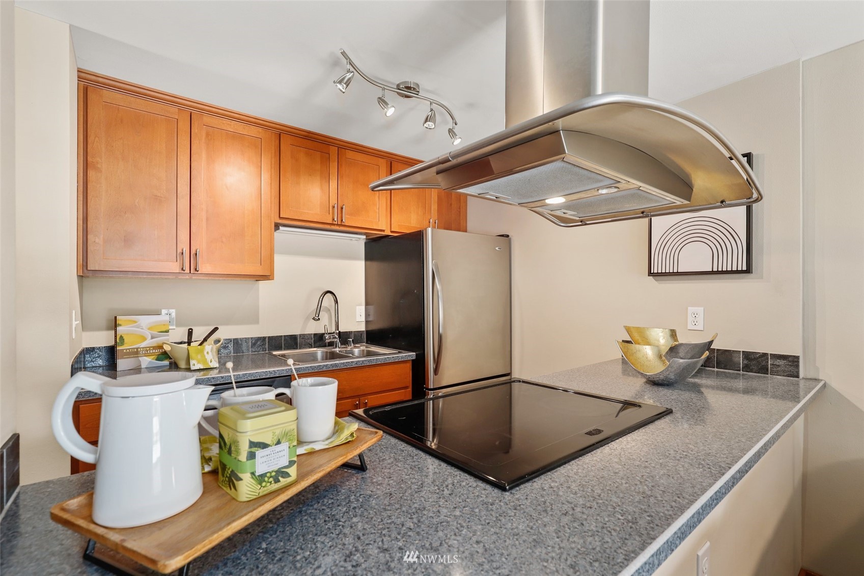 1730 Taylor Avenue N Unit: 305