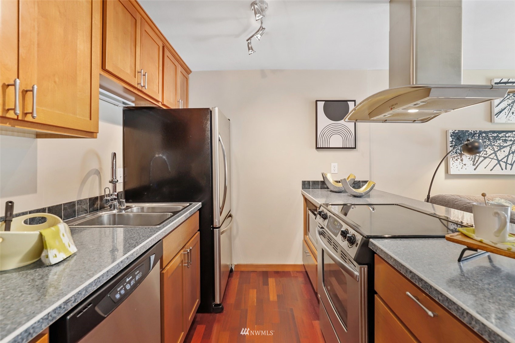 1730 Taylor Avenue N Unit: 305