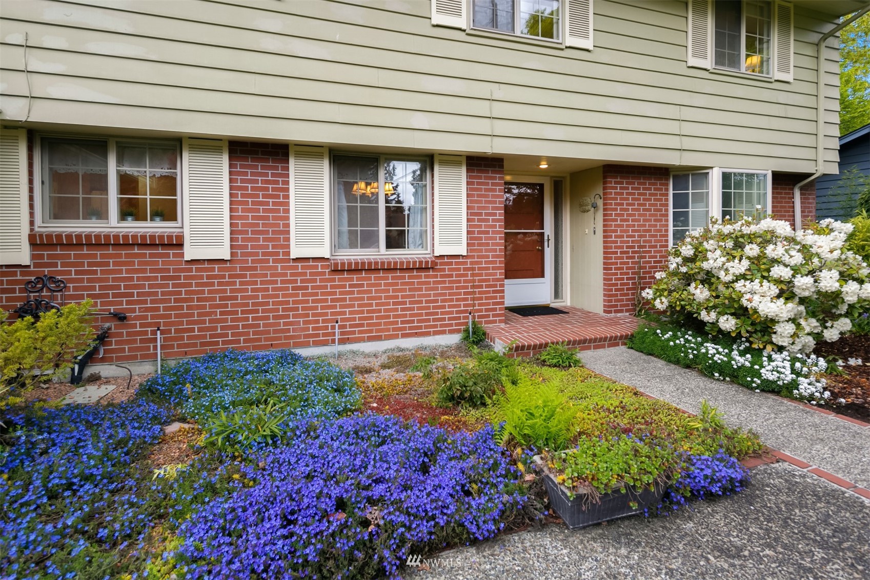 552 S 158th Street
