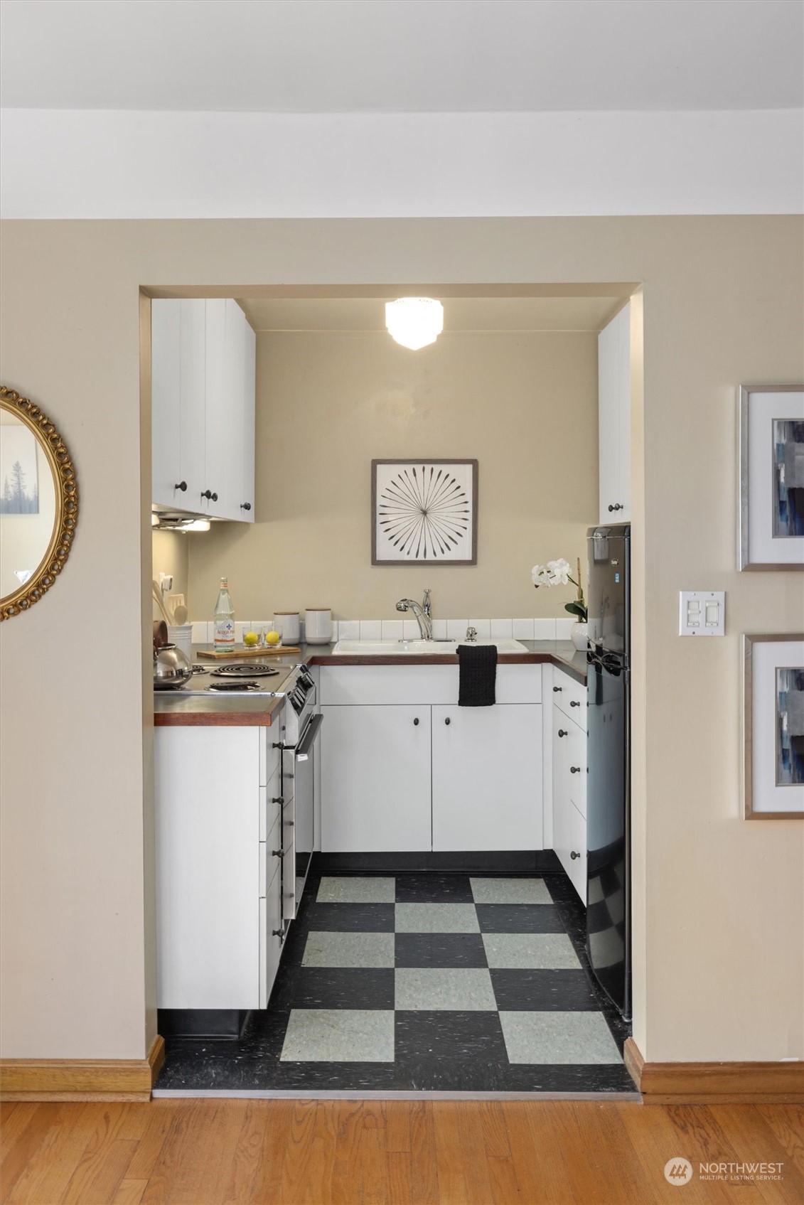 519 W Roy Street Unit: 411