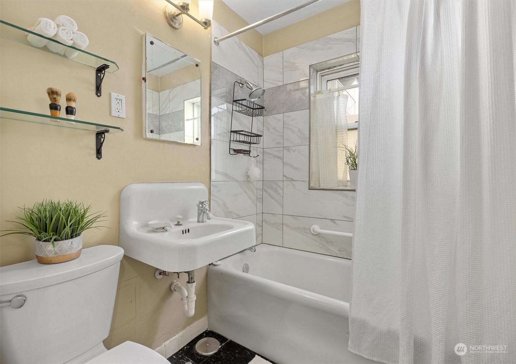 519 W Roy Street Unit: 411