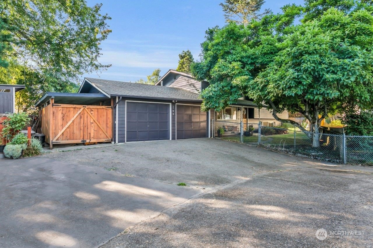 2703 SW 105th Street
