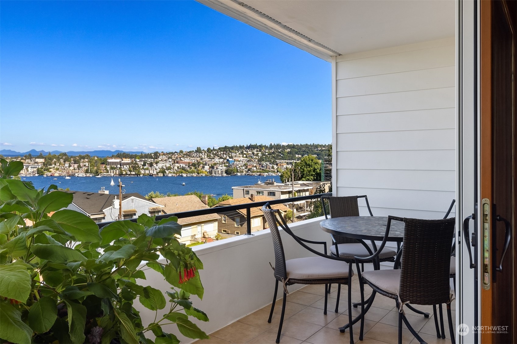 2565 Dexter Avenue N Unit: 302