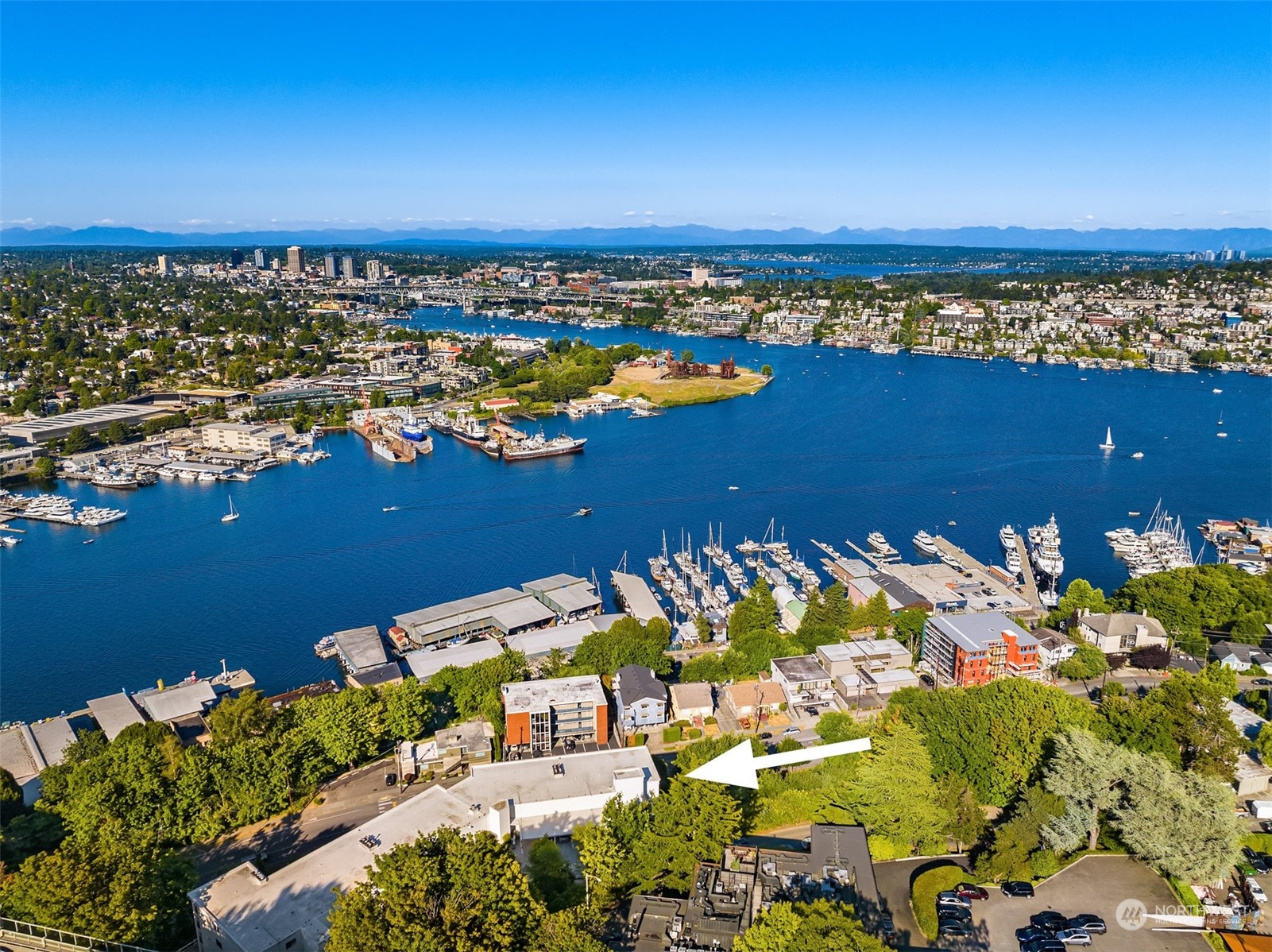 2565 Dexter Avenue N Unit: 302