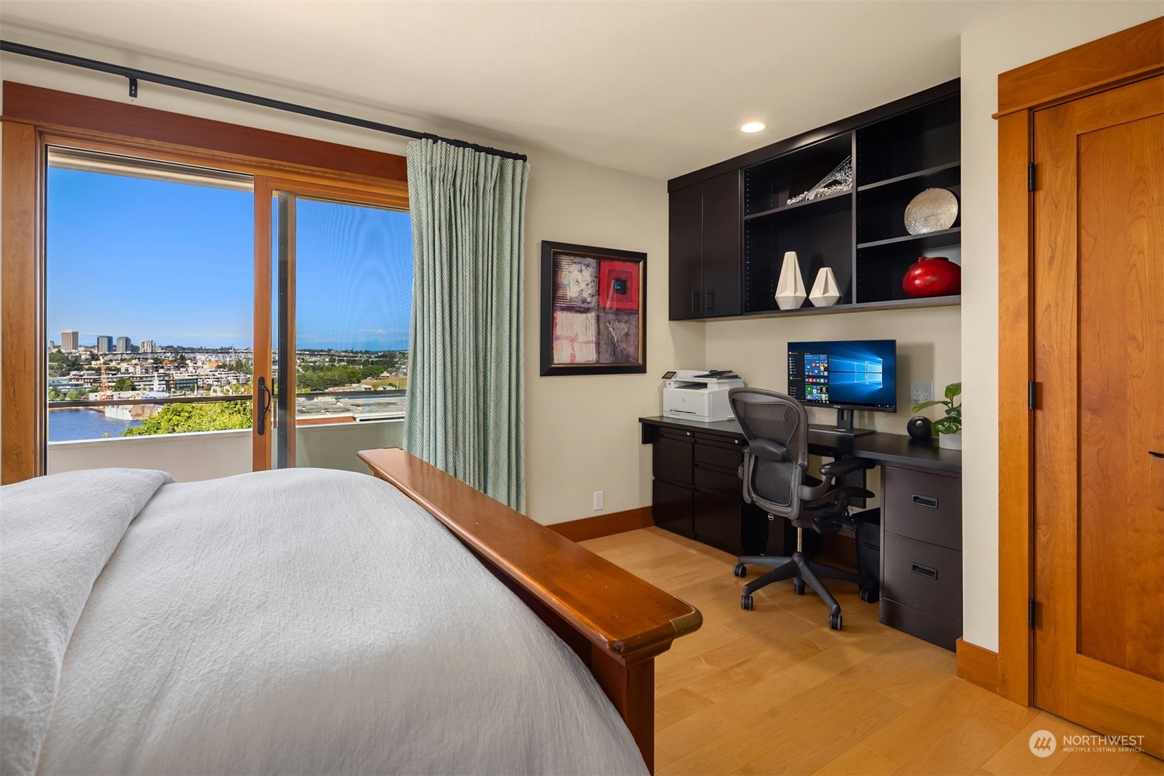2565 Dexter Avenue N Unit: 302