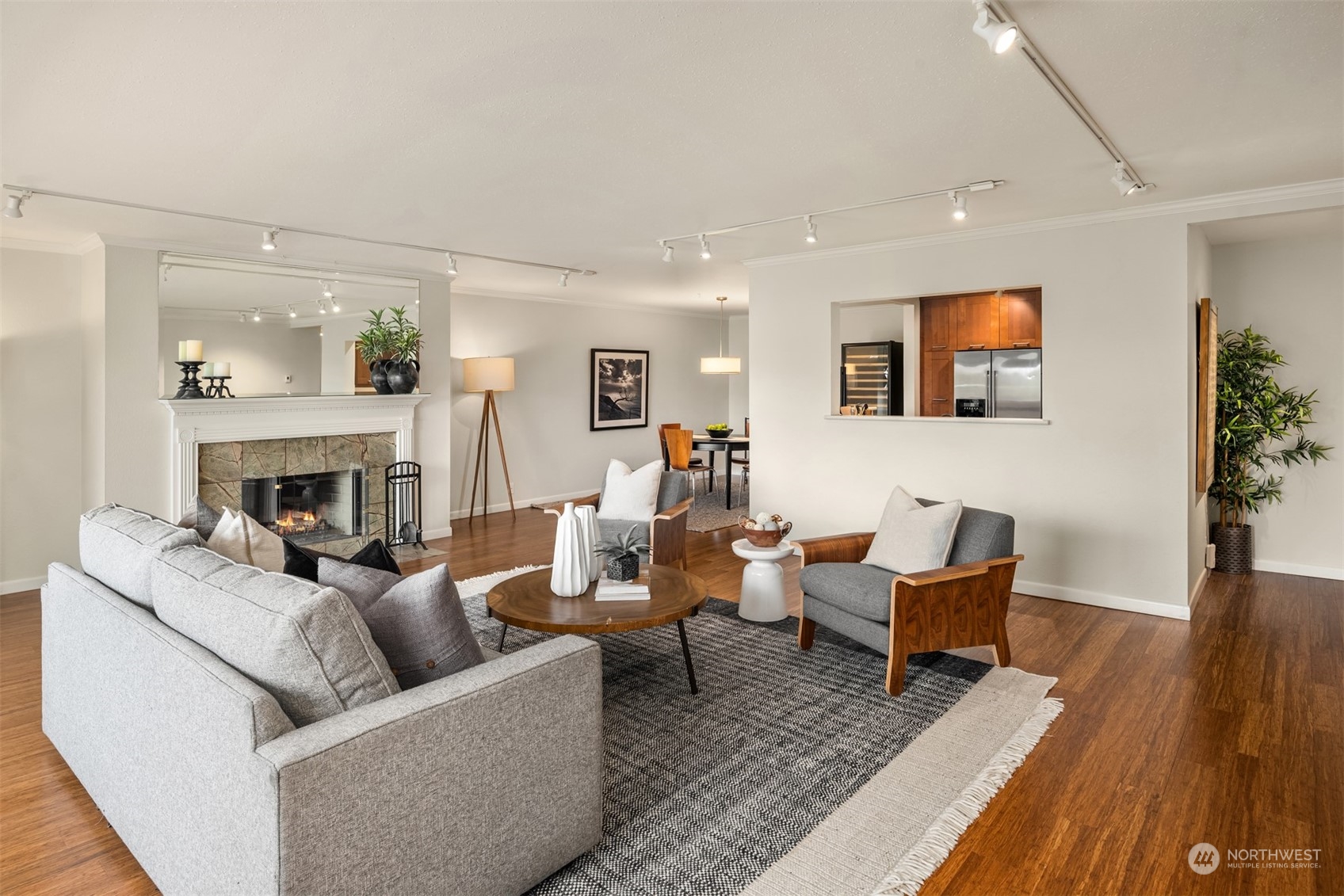 2565 Dexter Avenue N Unit: 204