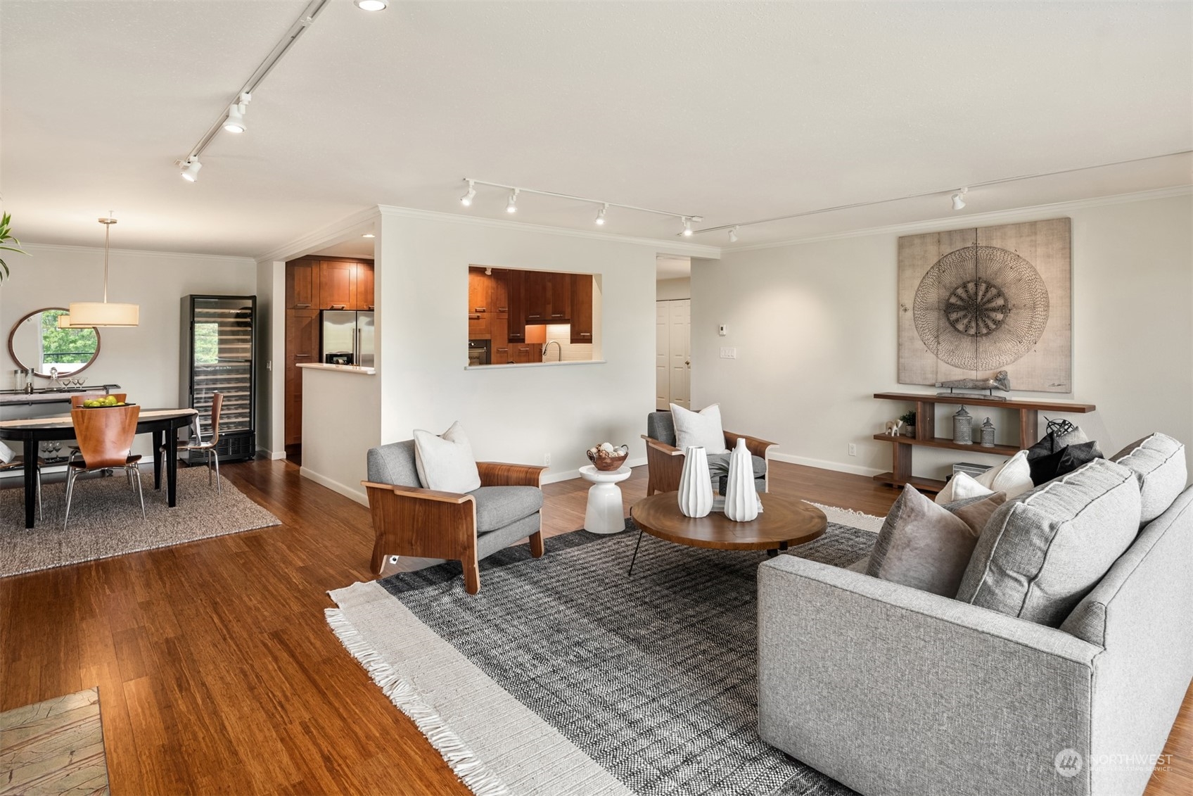 2565 Dexter Avenue N Unit: 204