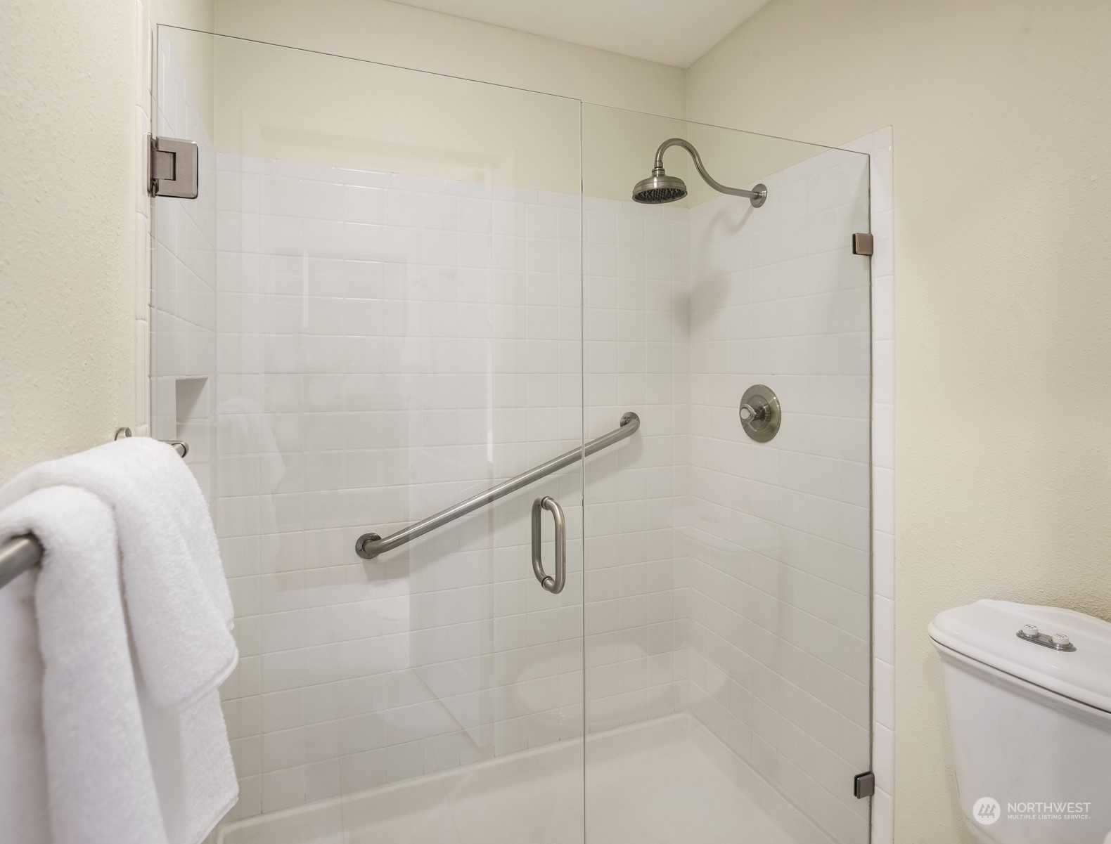 2565 Dexter Avenue N Unit: 204