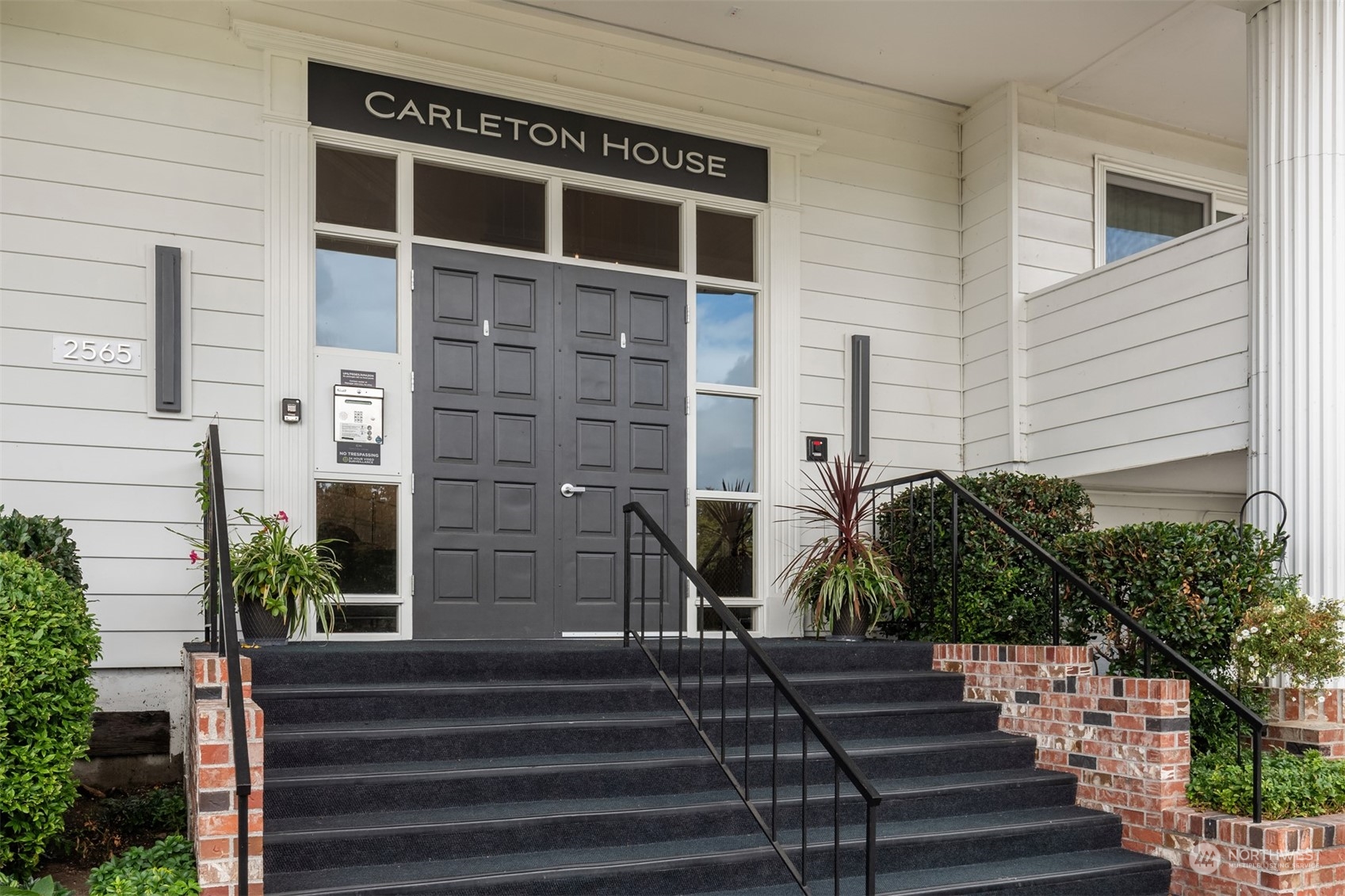 2565 Dexter Avenue N Unit: 204