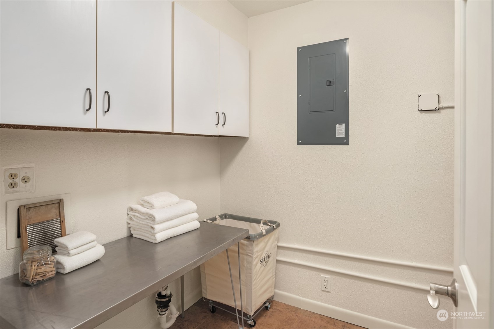 2565 Dexter Avenue N Unit: 204