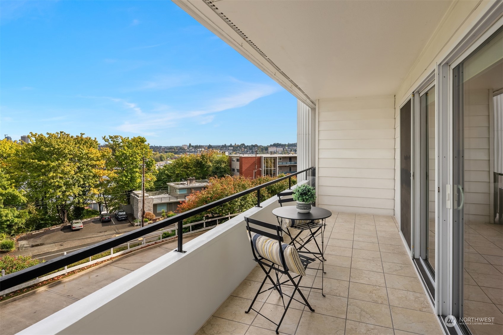 2565 Dexter Avenue N Unit: 204