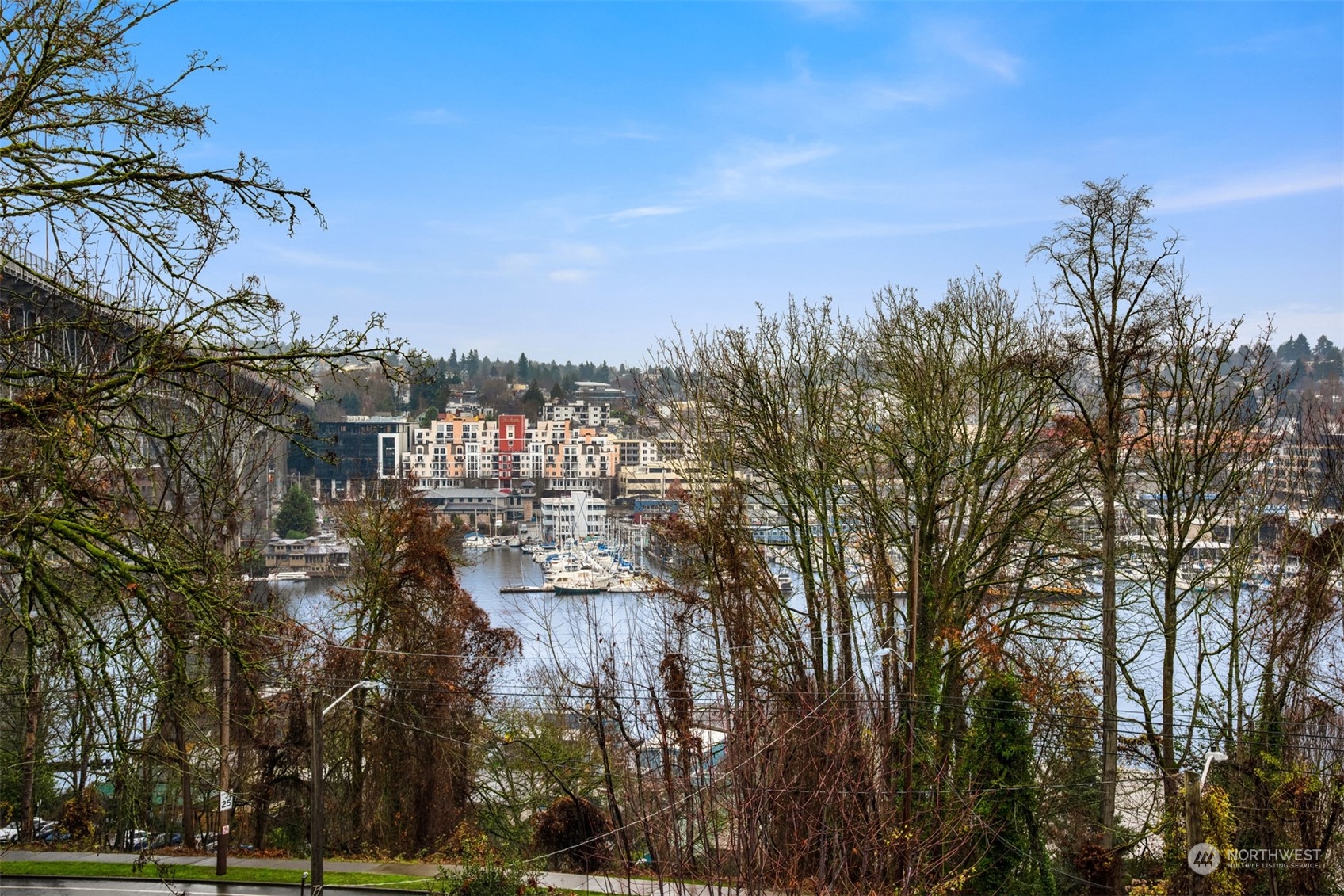 2565 Dexter Avenue N Unit: 204