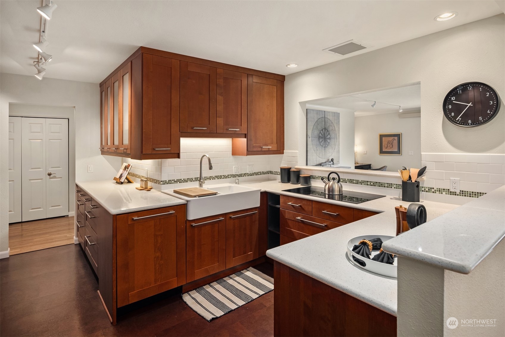 2565 Dexter Avenue N Unit: 204
