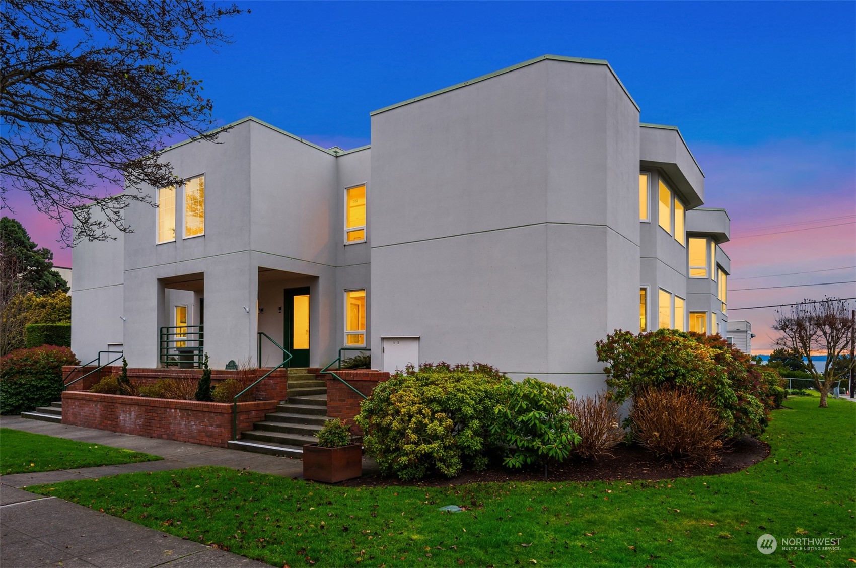 135 2nd Avenue N #102