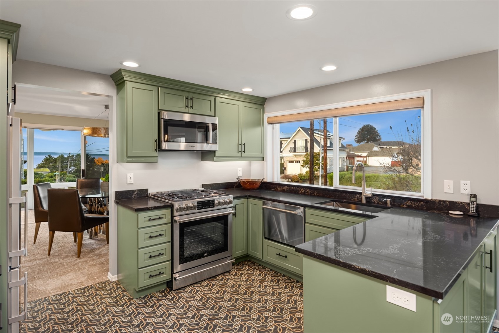 135 2nd Avenue N #102