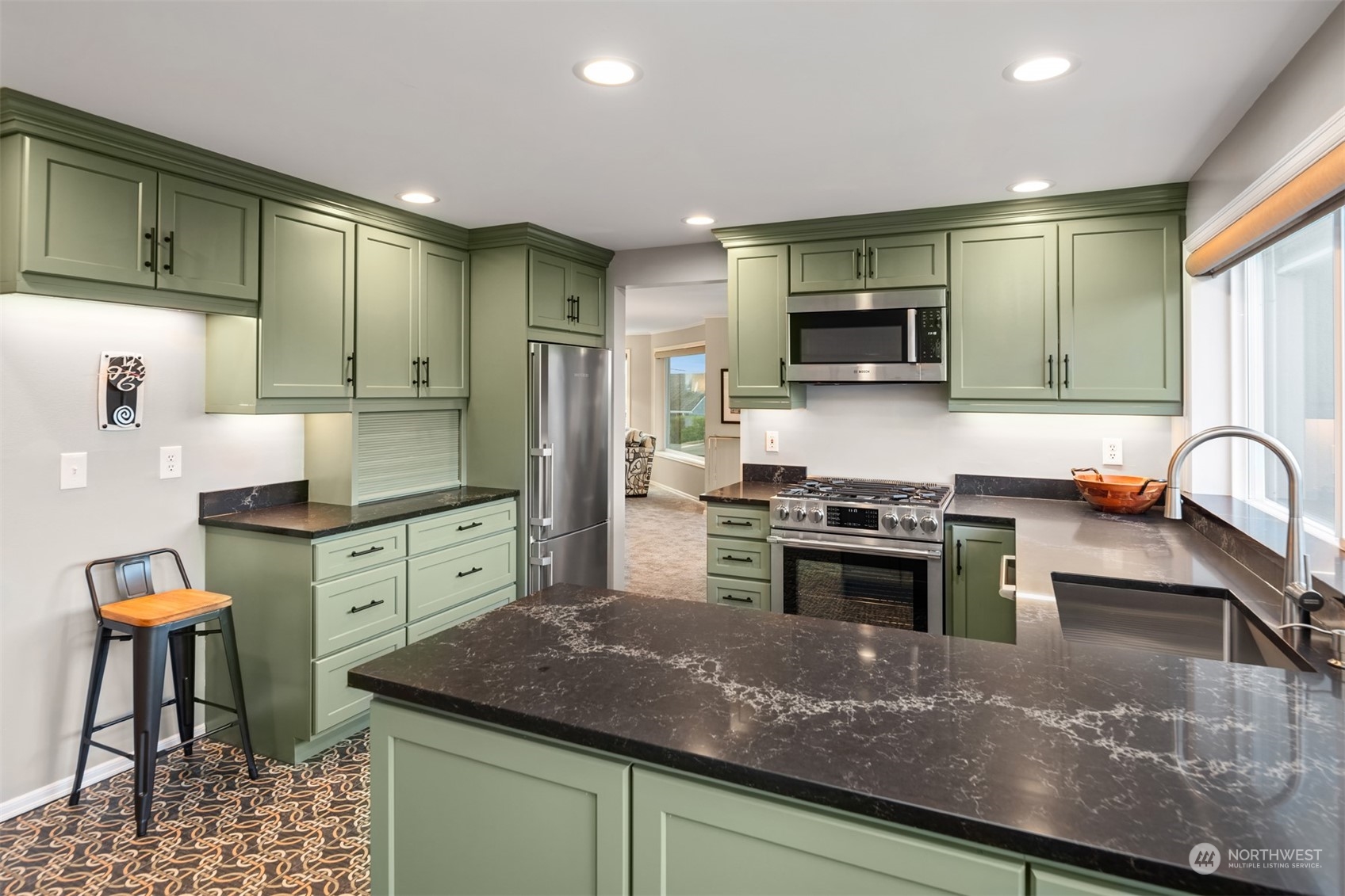 135 2nd Avenue N #102