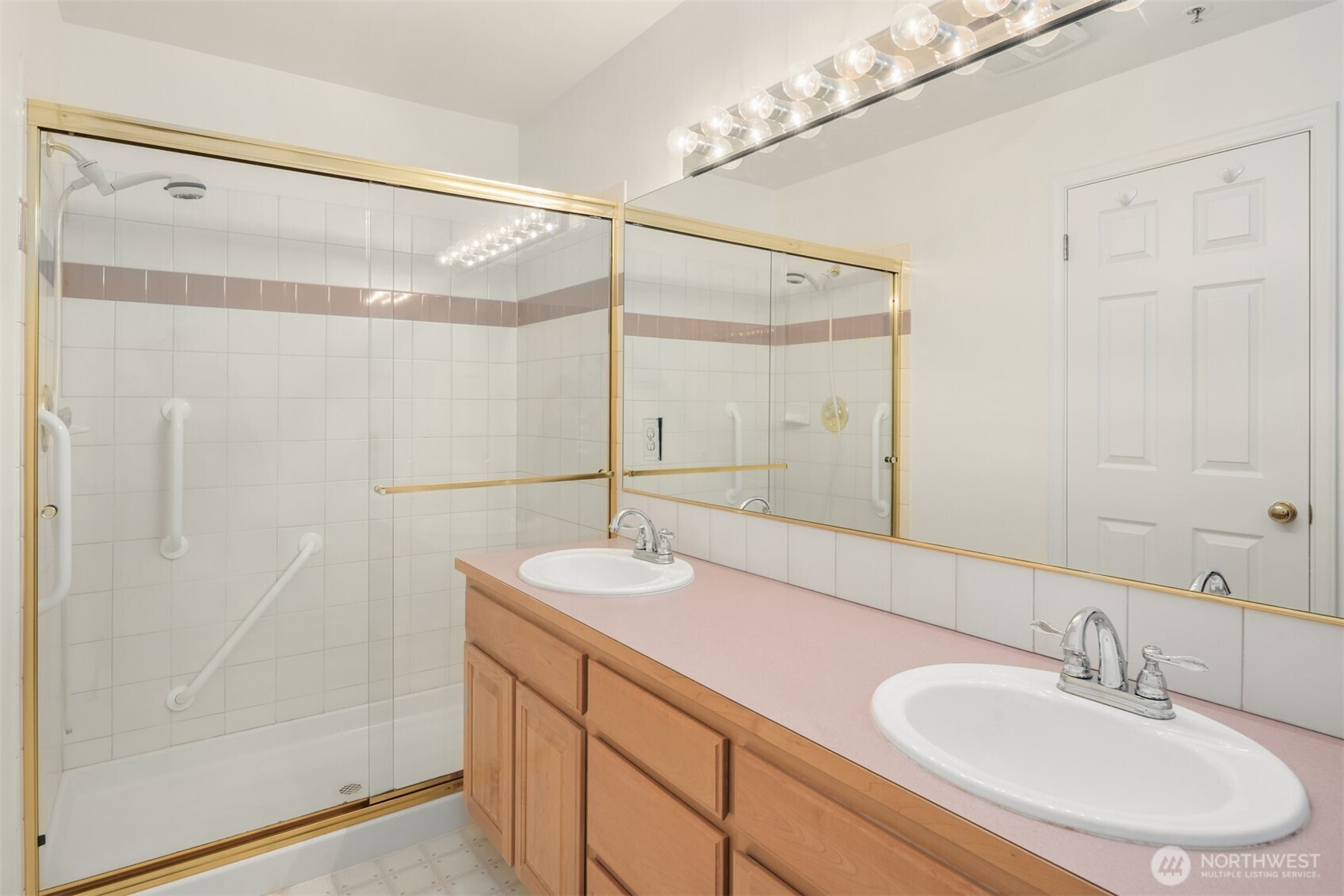 232 4th Avenue S Unit: 206
