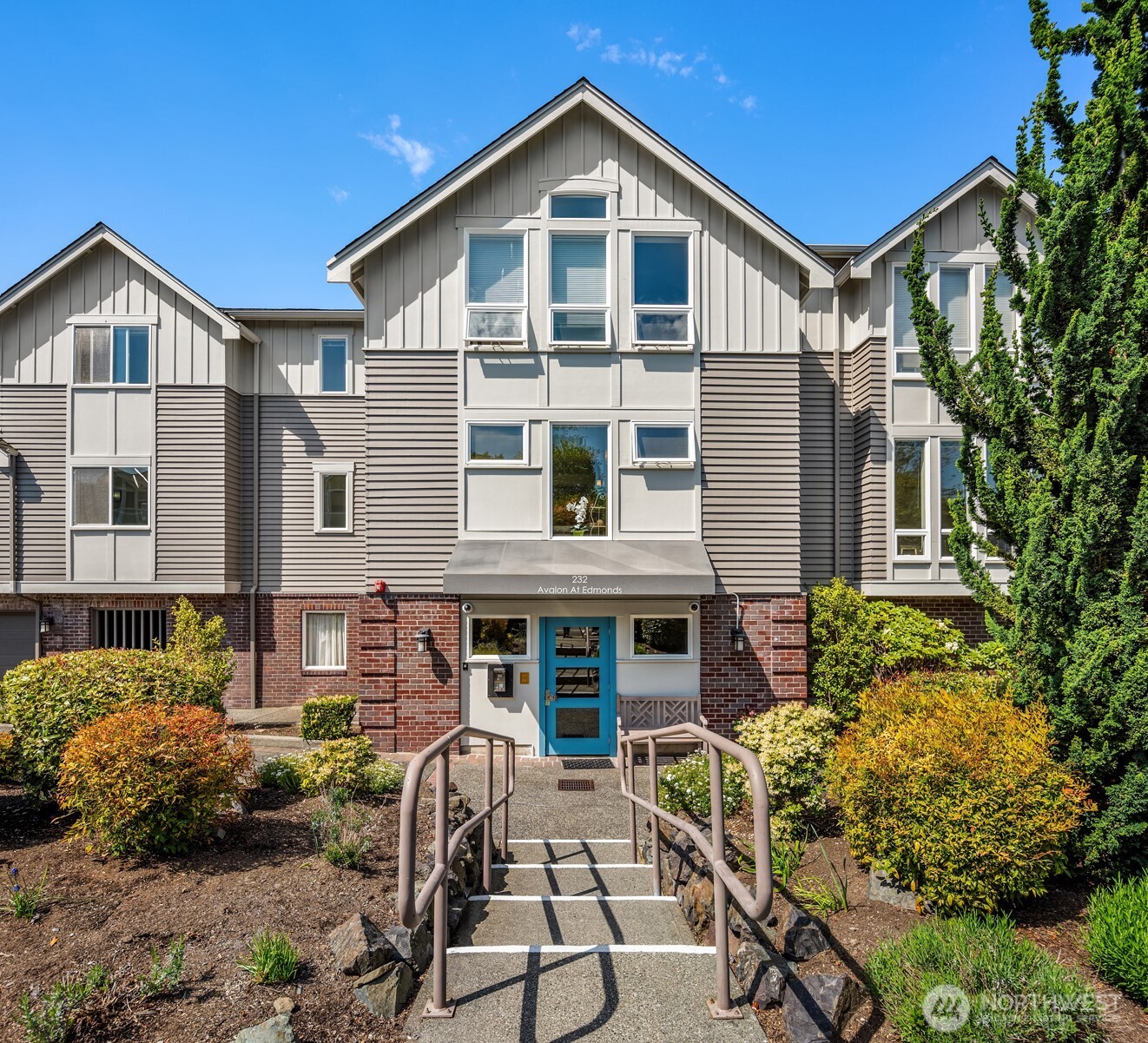 232 4th Avenue S Unit: 206