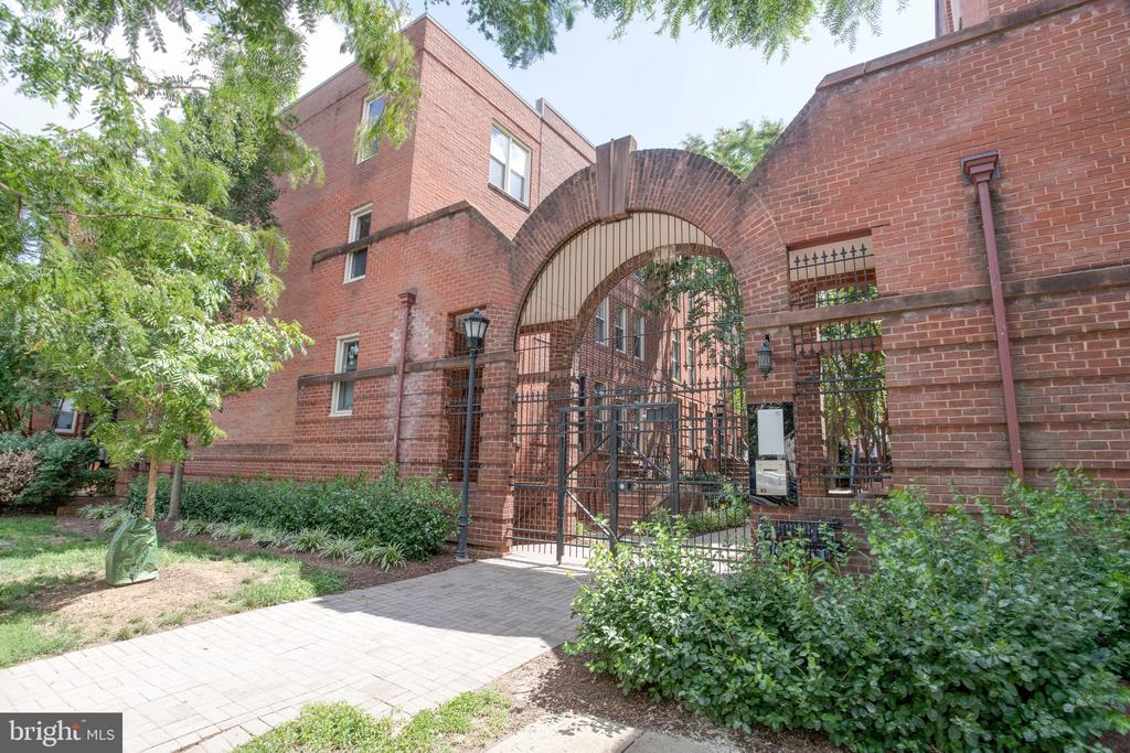 1437 A St NE #1437