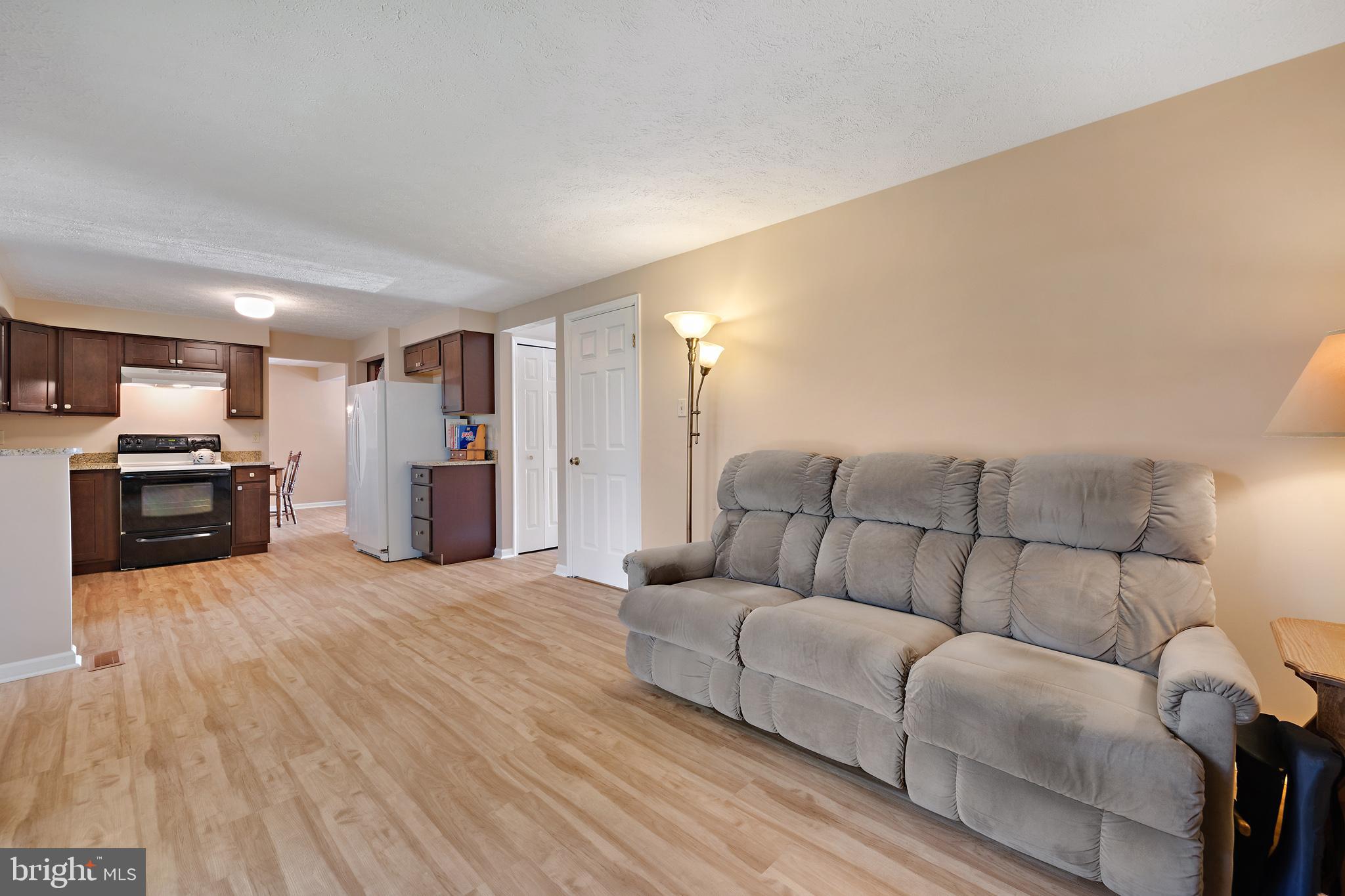 11 Doxdam COURT