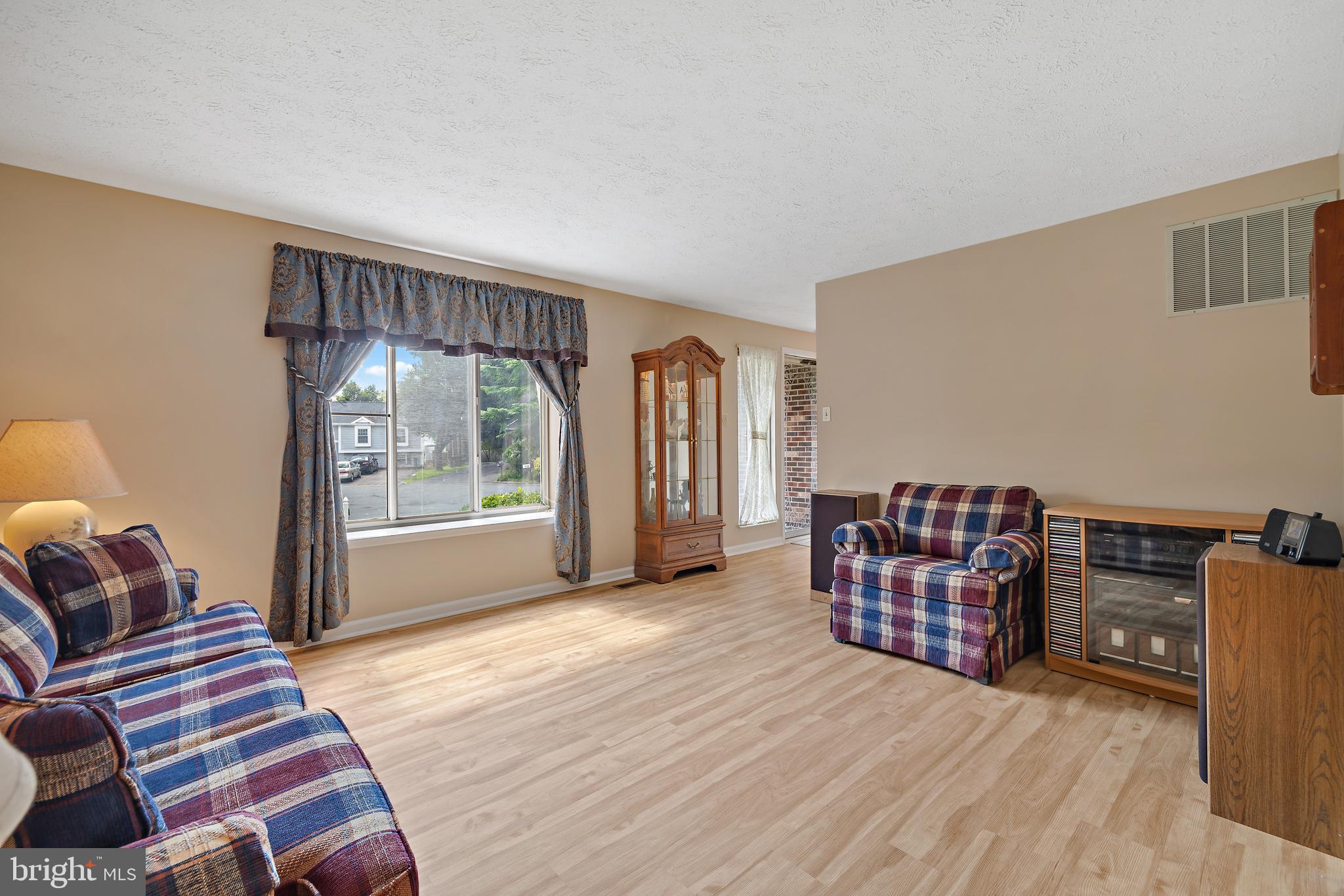 11 Doxdam COURT