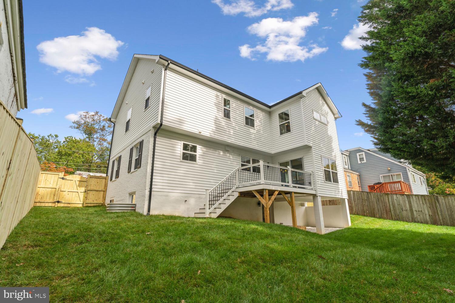 1610 Noyes DRIVE