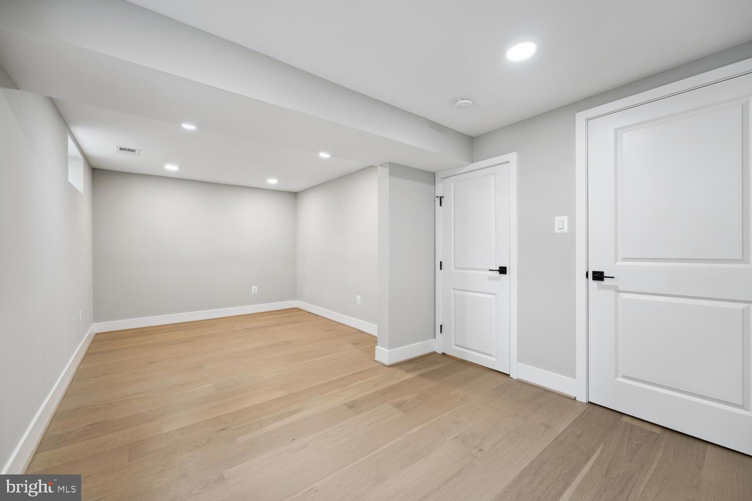 1610 Noyes DRIVE