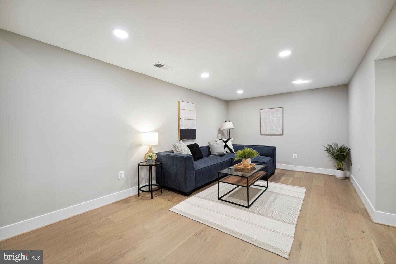 1610 Noyes DRIVE