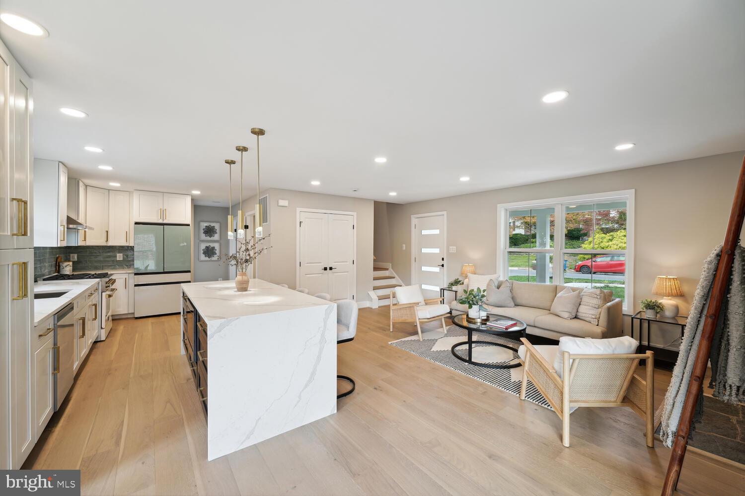 1610 Noyes DRIVE