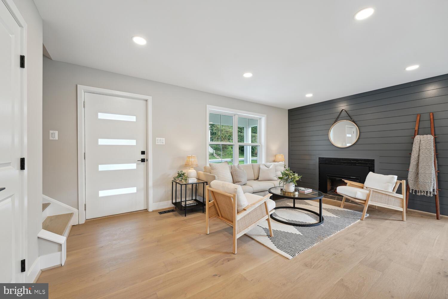 1610 Noyes DRIVE