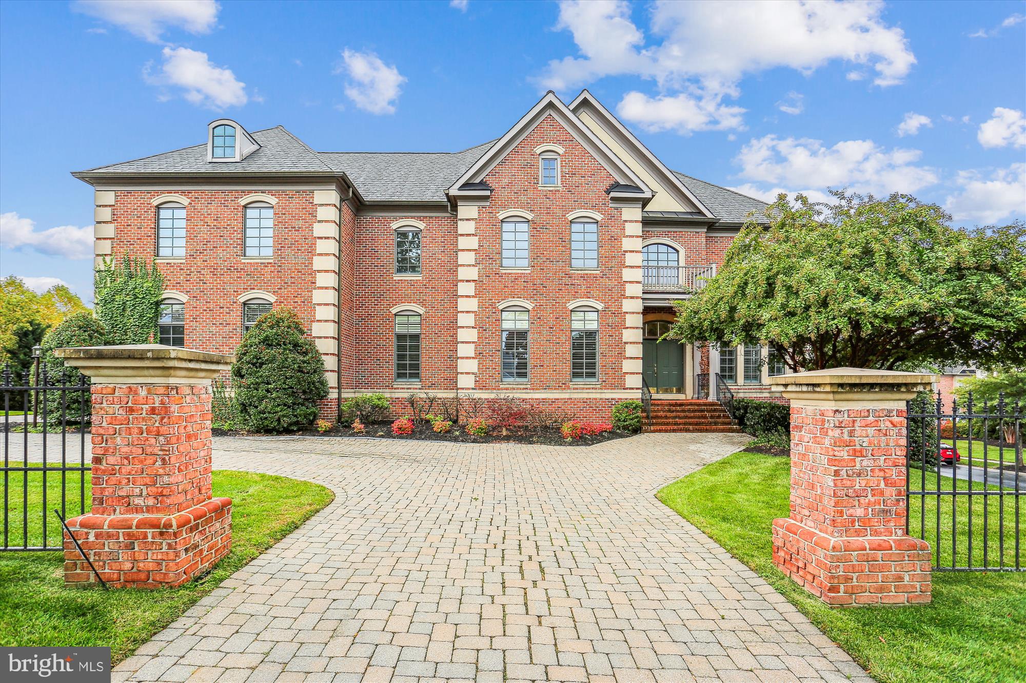 6008 Lux LANE