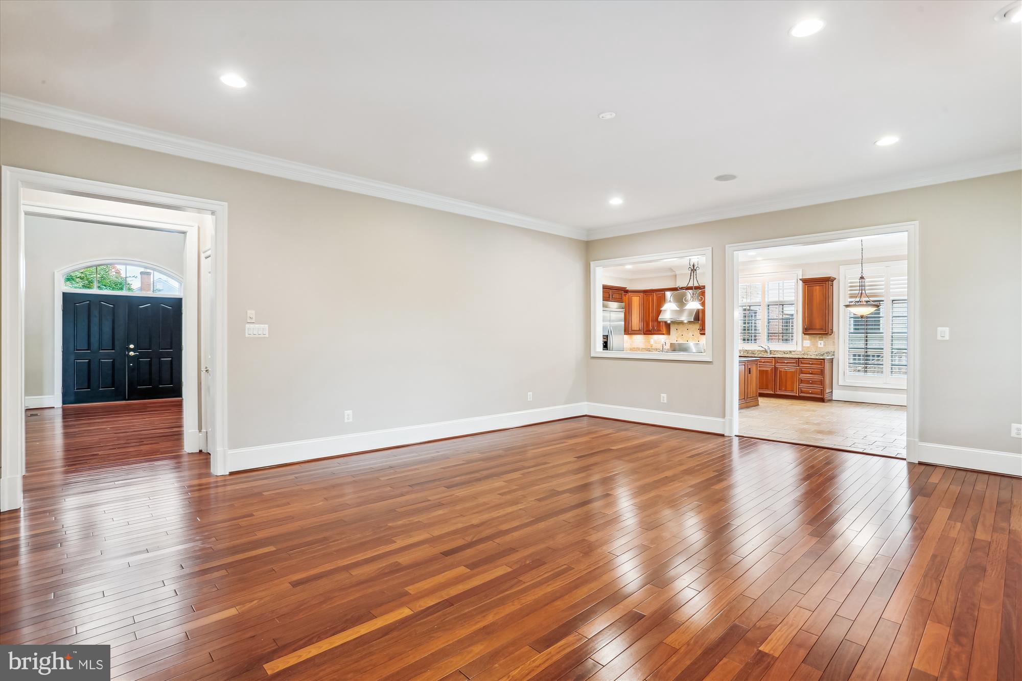 6008 Lux LANE