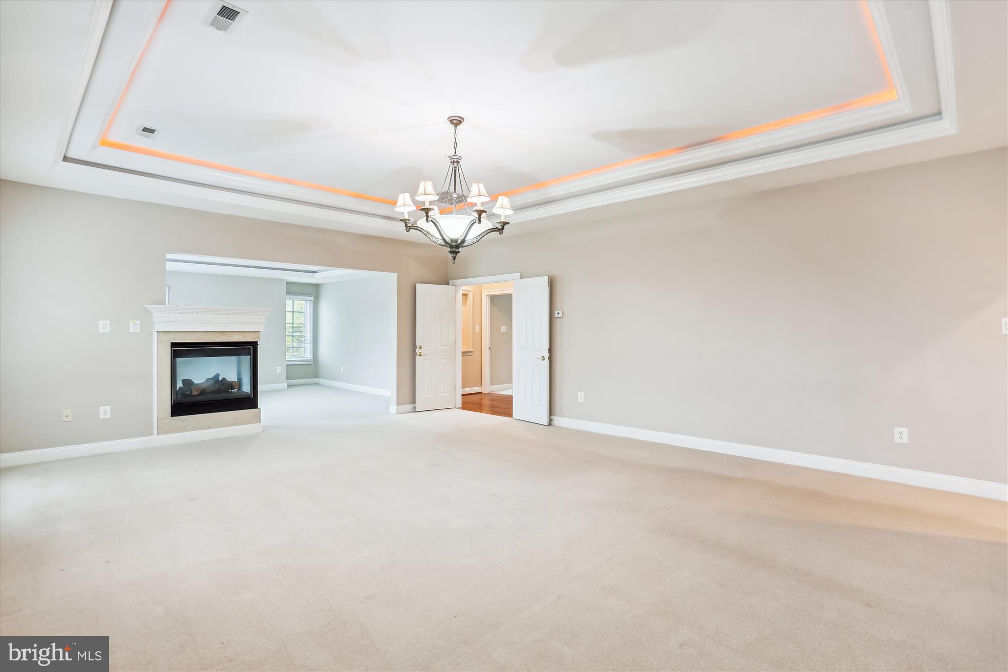 6008 Lux LANE