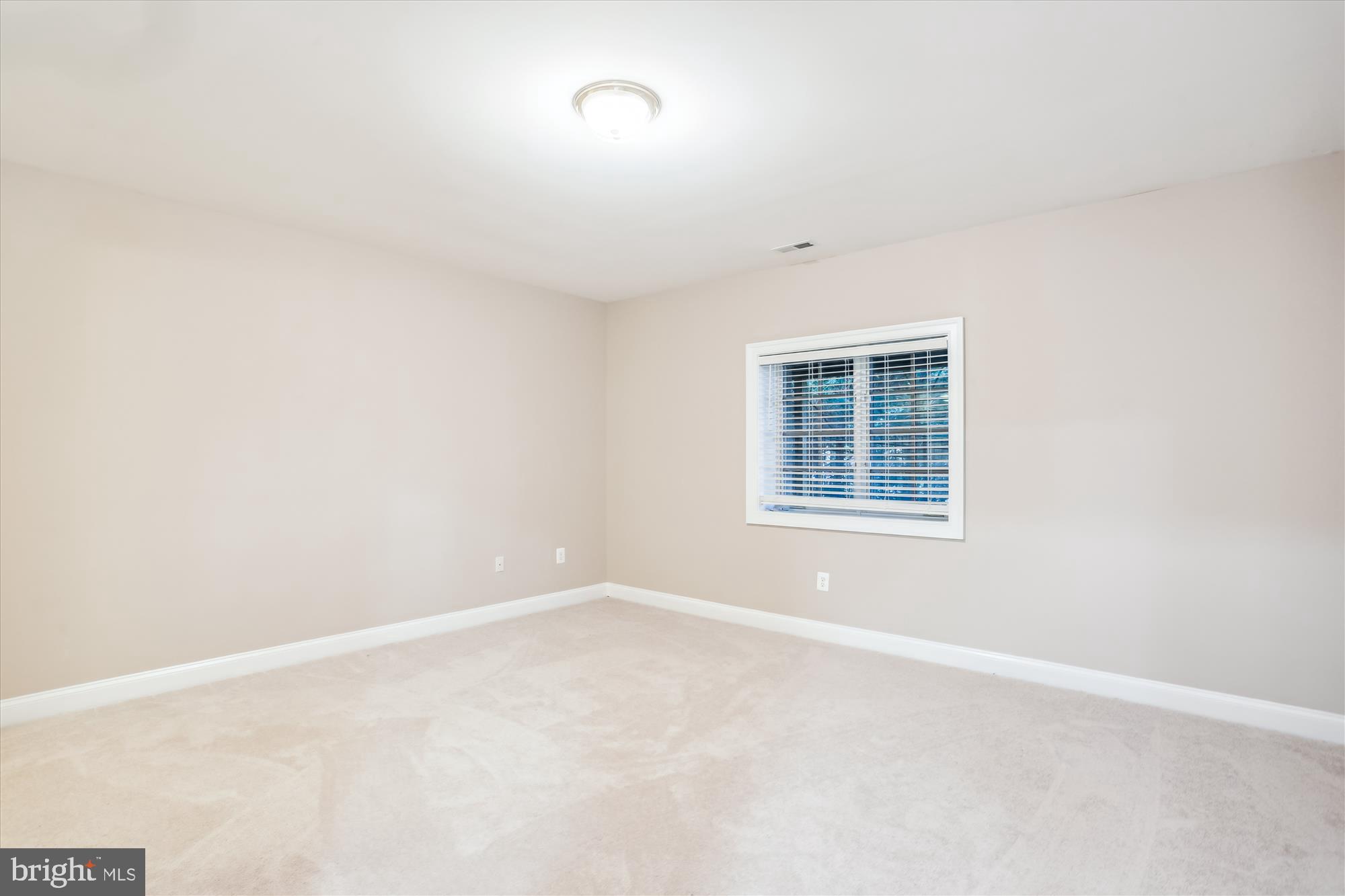 6008 Lux LANE