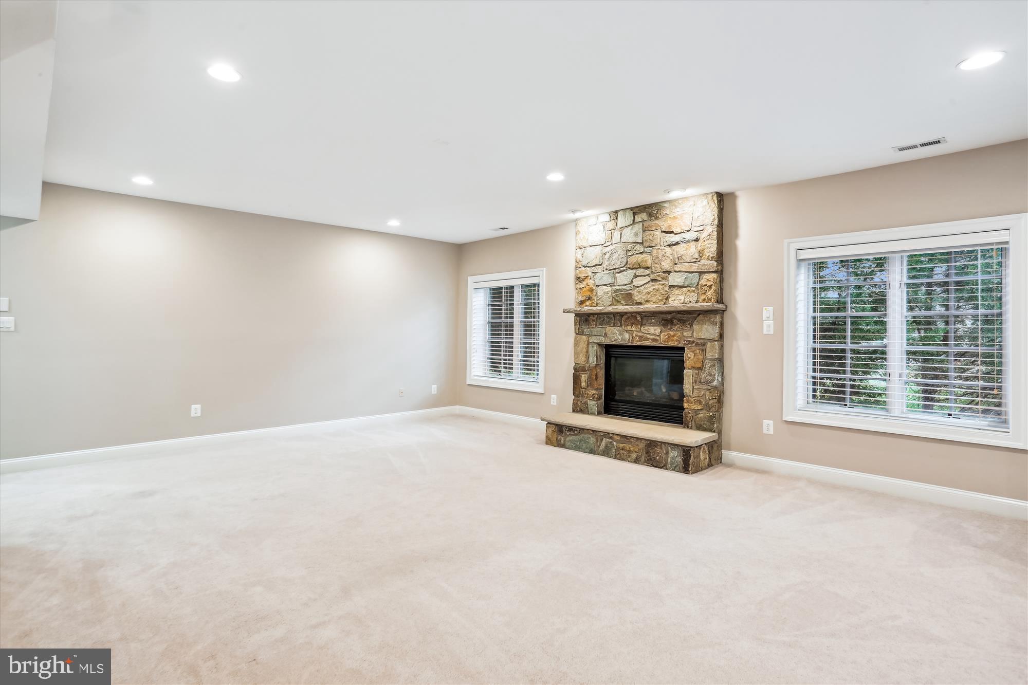 6008 Lux LANE