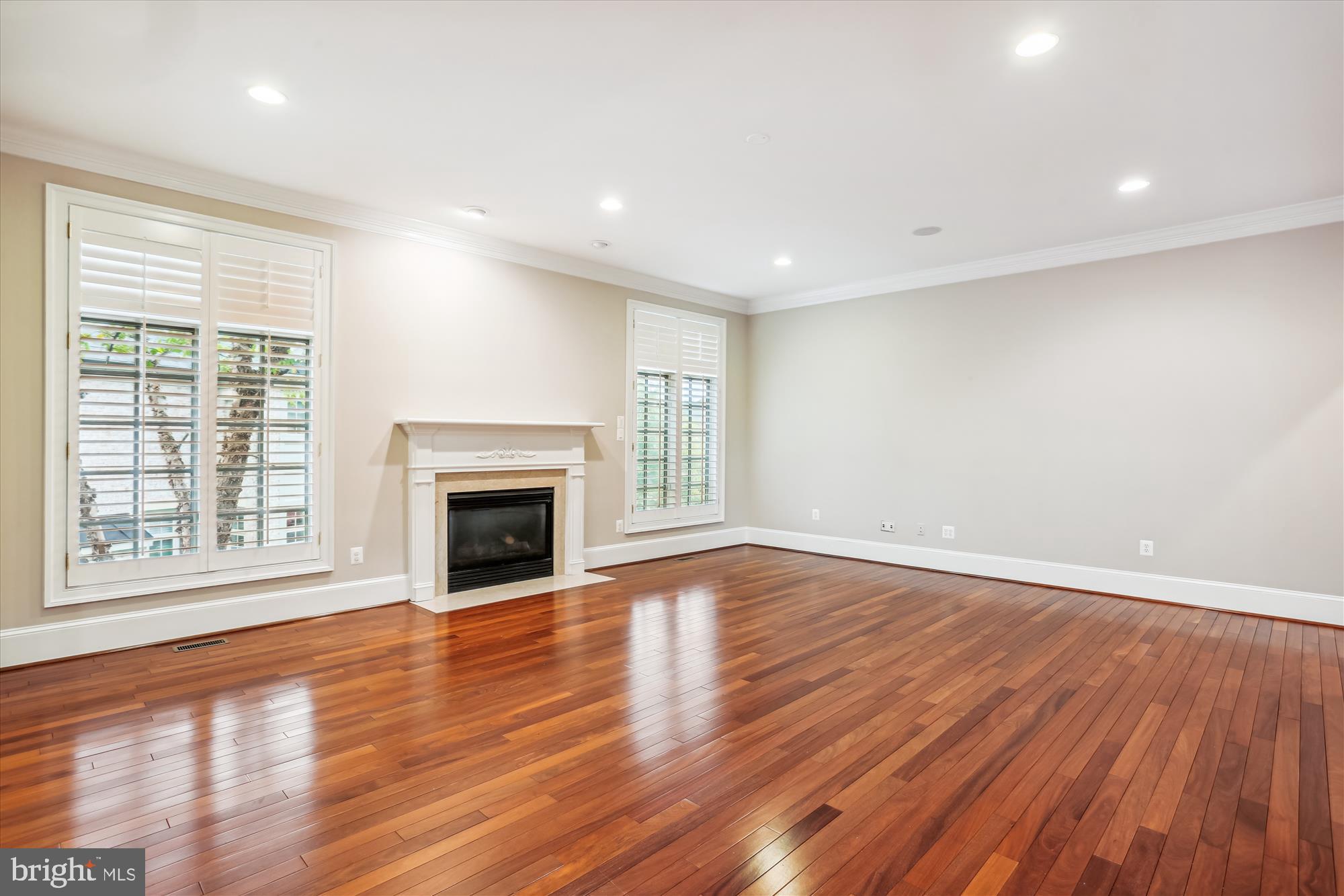 6008 Lux LANE