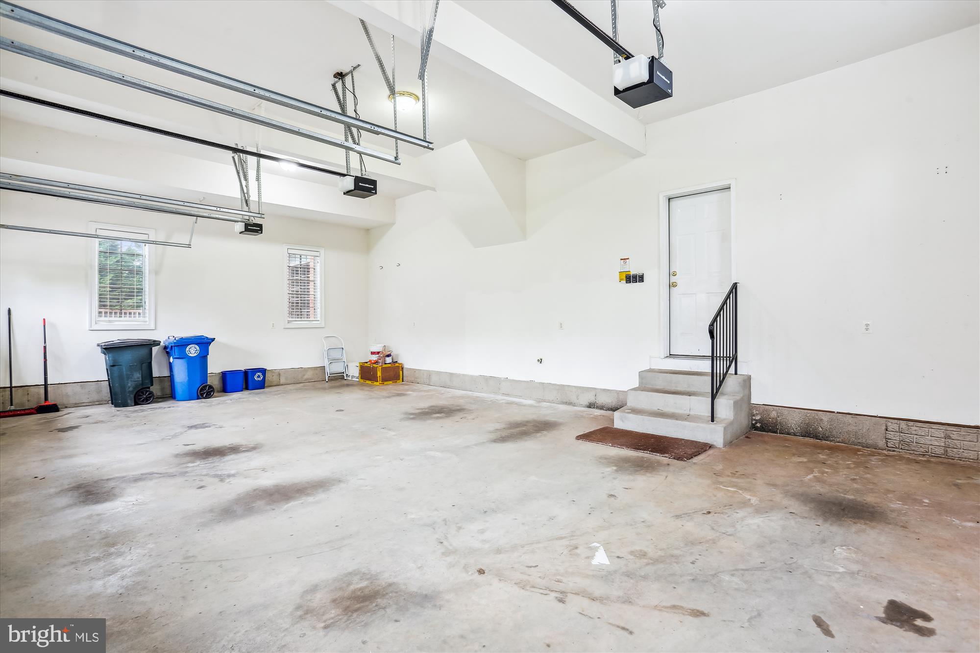 6008 Lux LANE