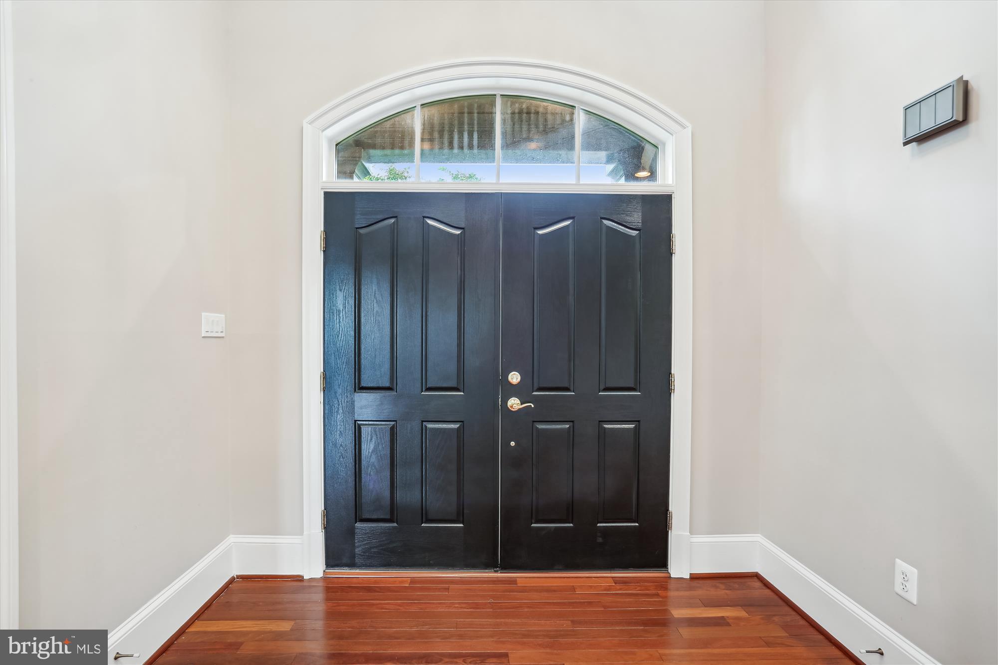 6008 Lux LANE