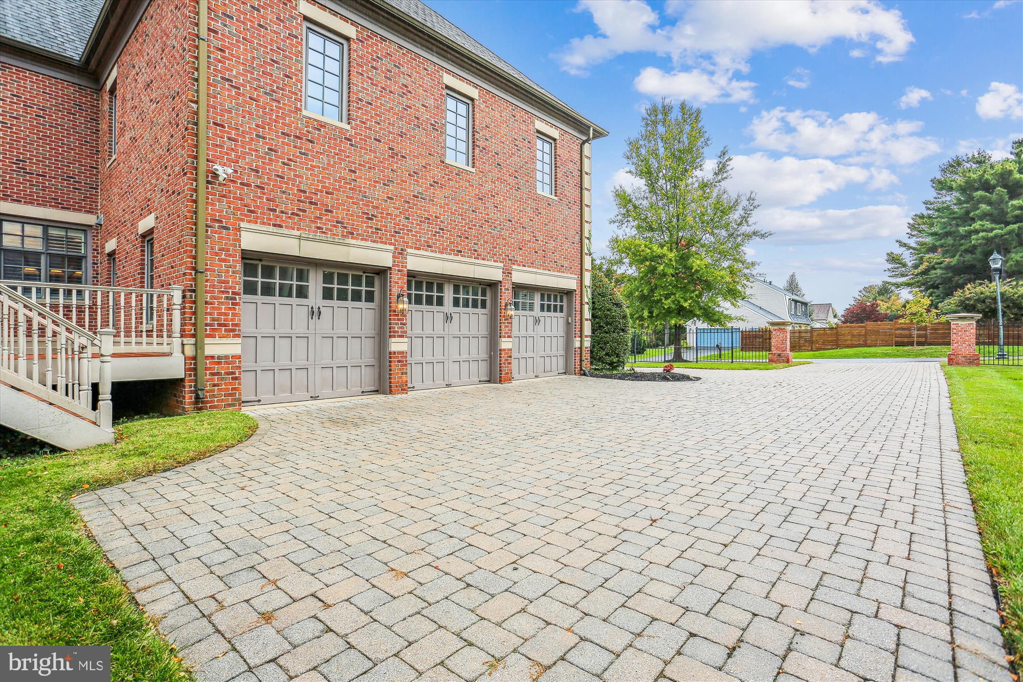 6008 Lux LANE