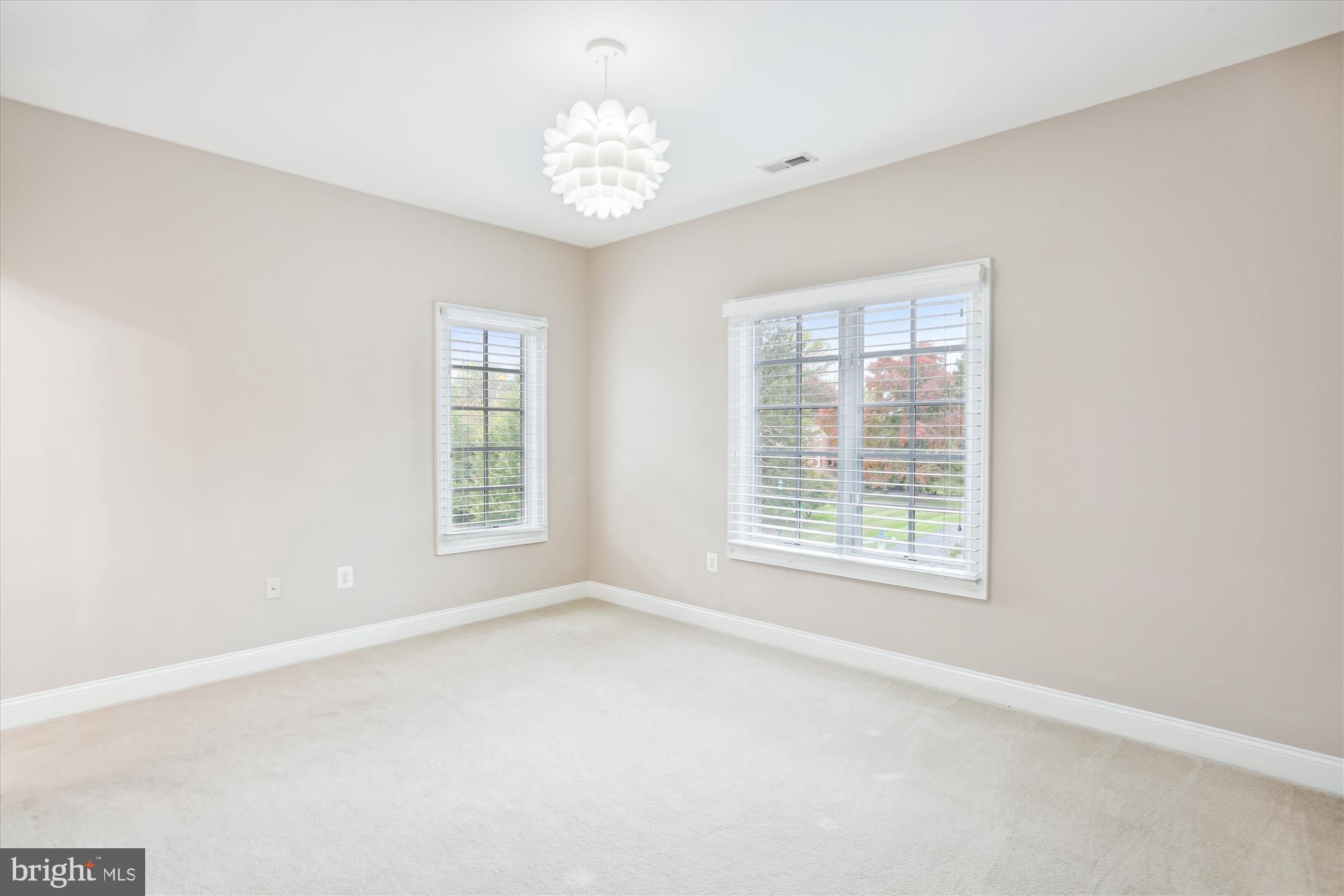6008 Lux LANE
