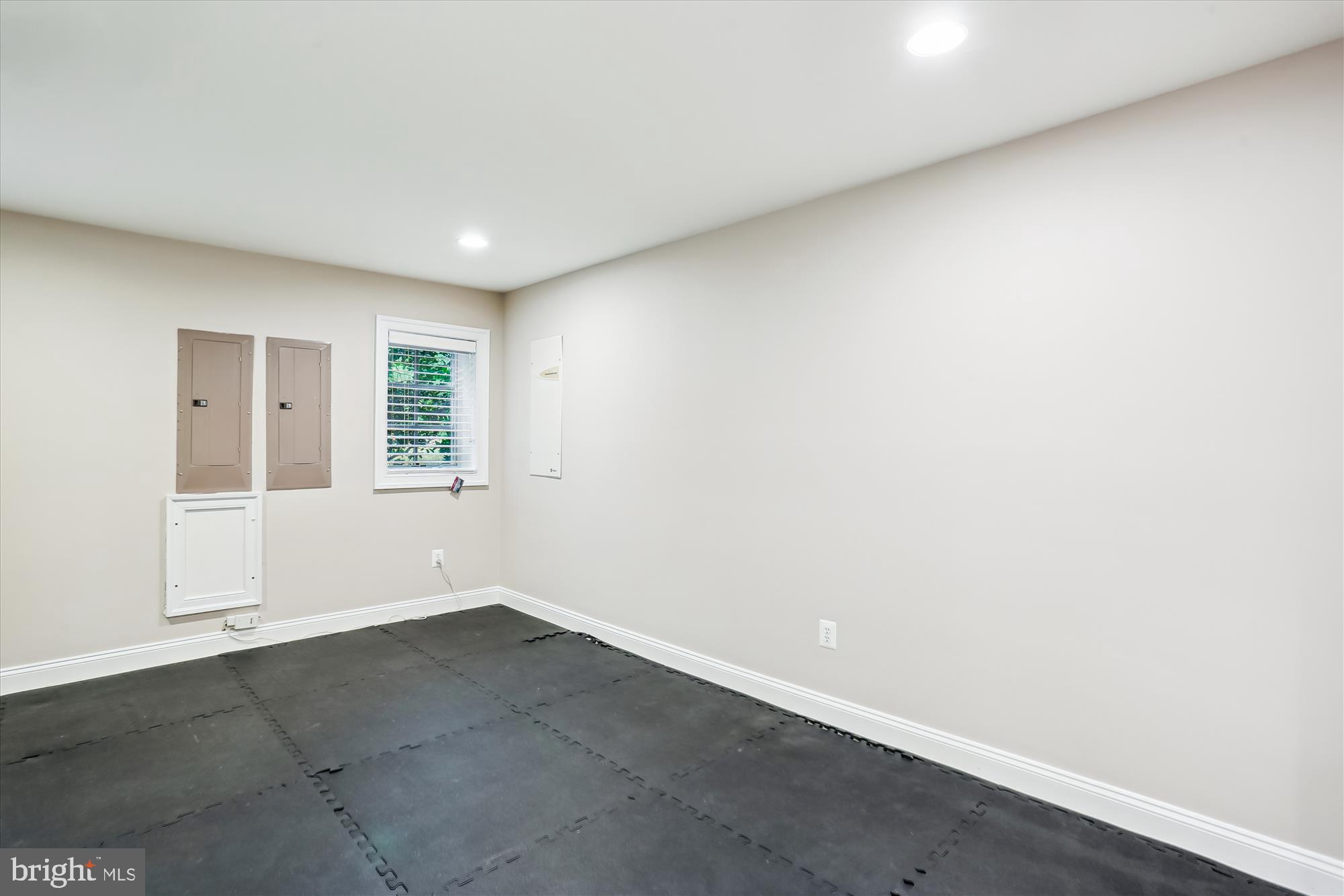 6008 Lux LANE