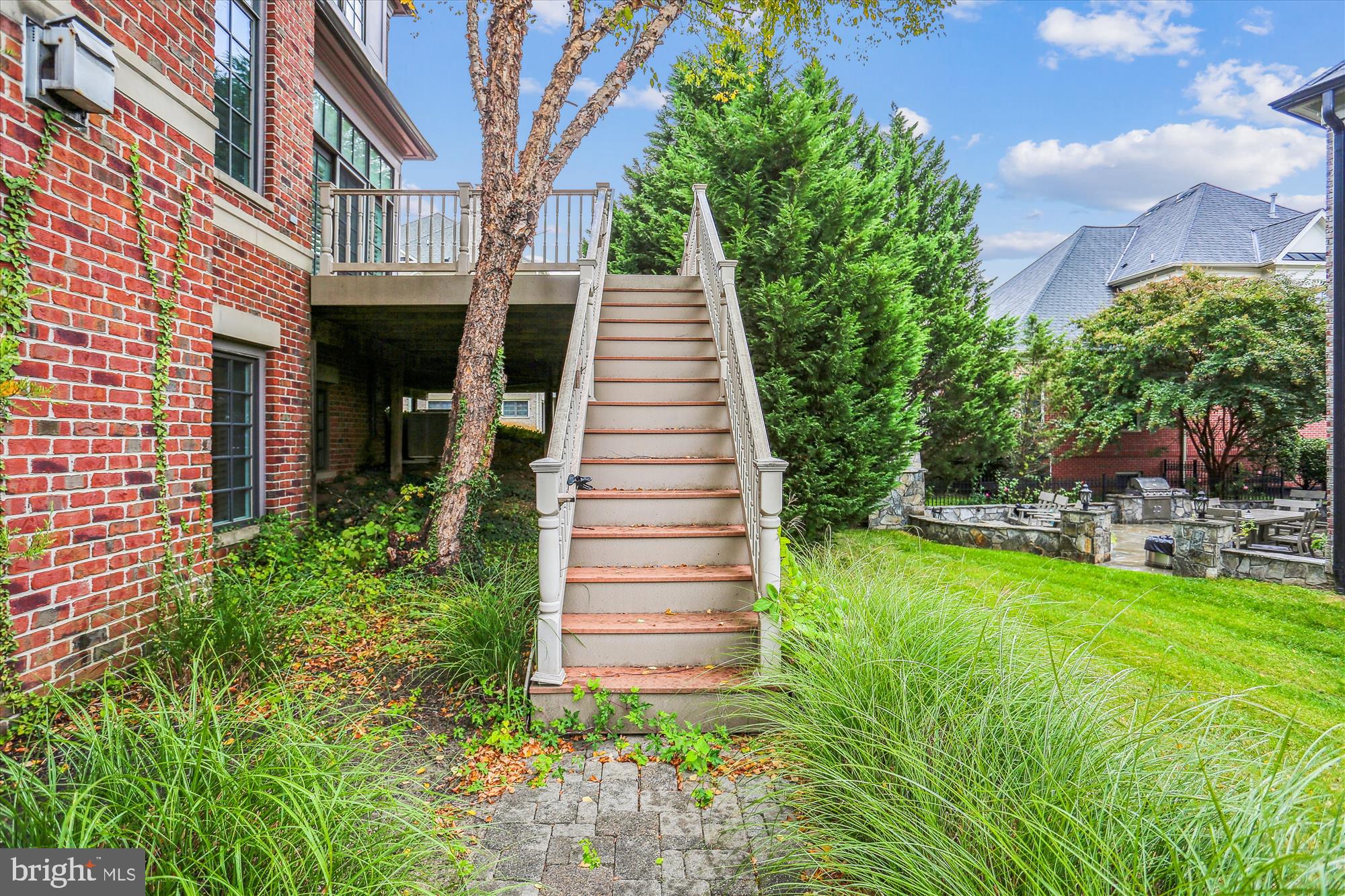 6008 Lux LANE