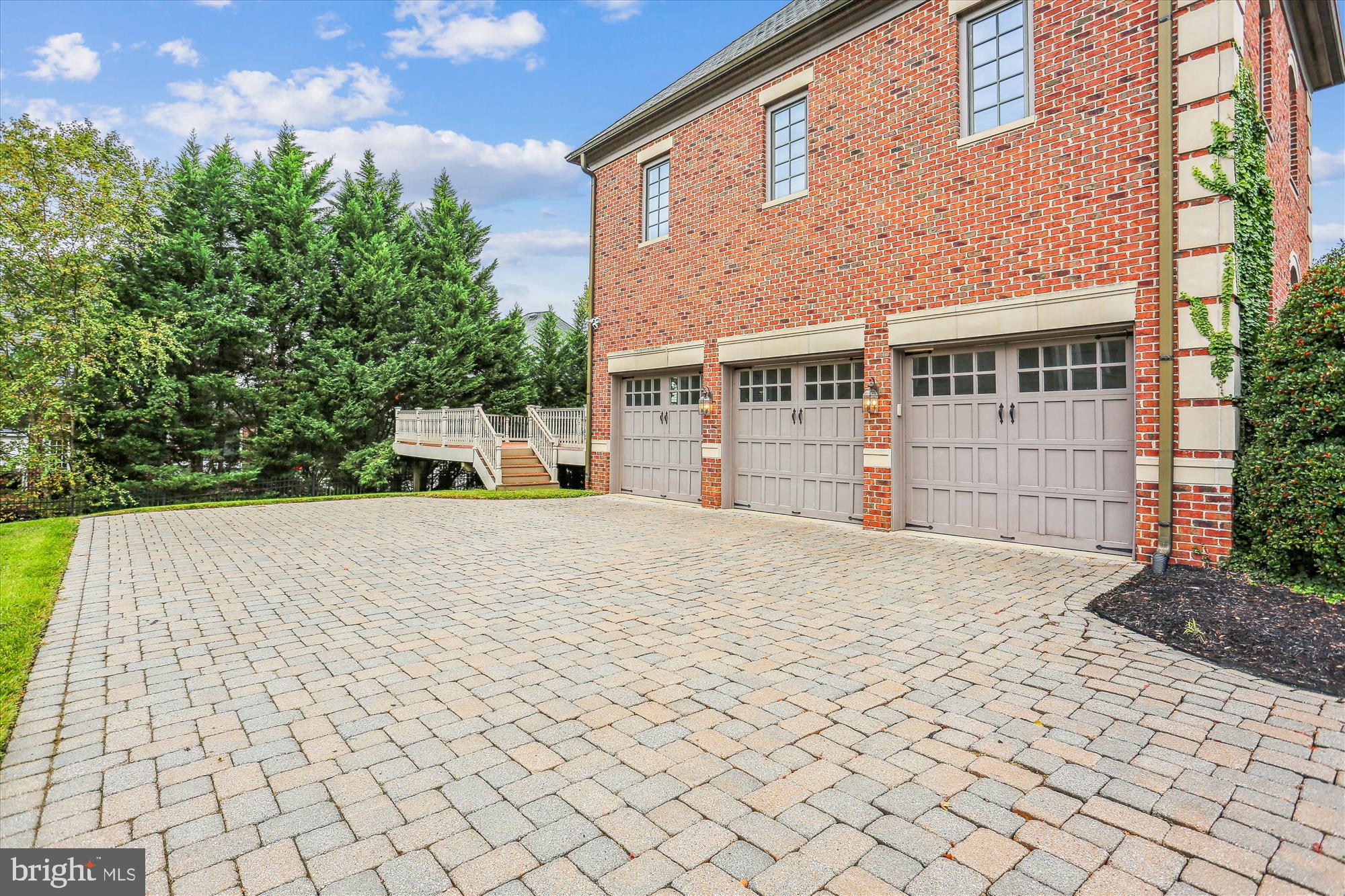 6008 Lux LANE