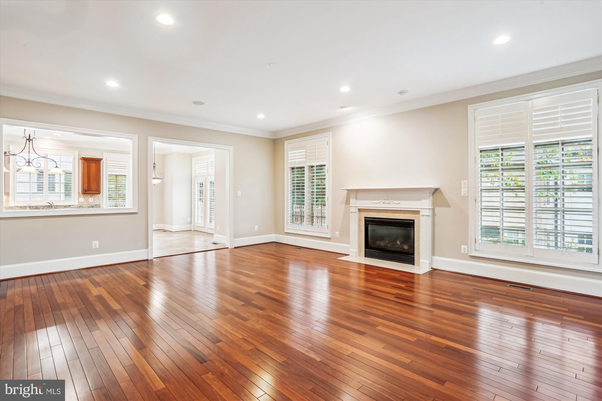 6008 Lux LANE