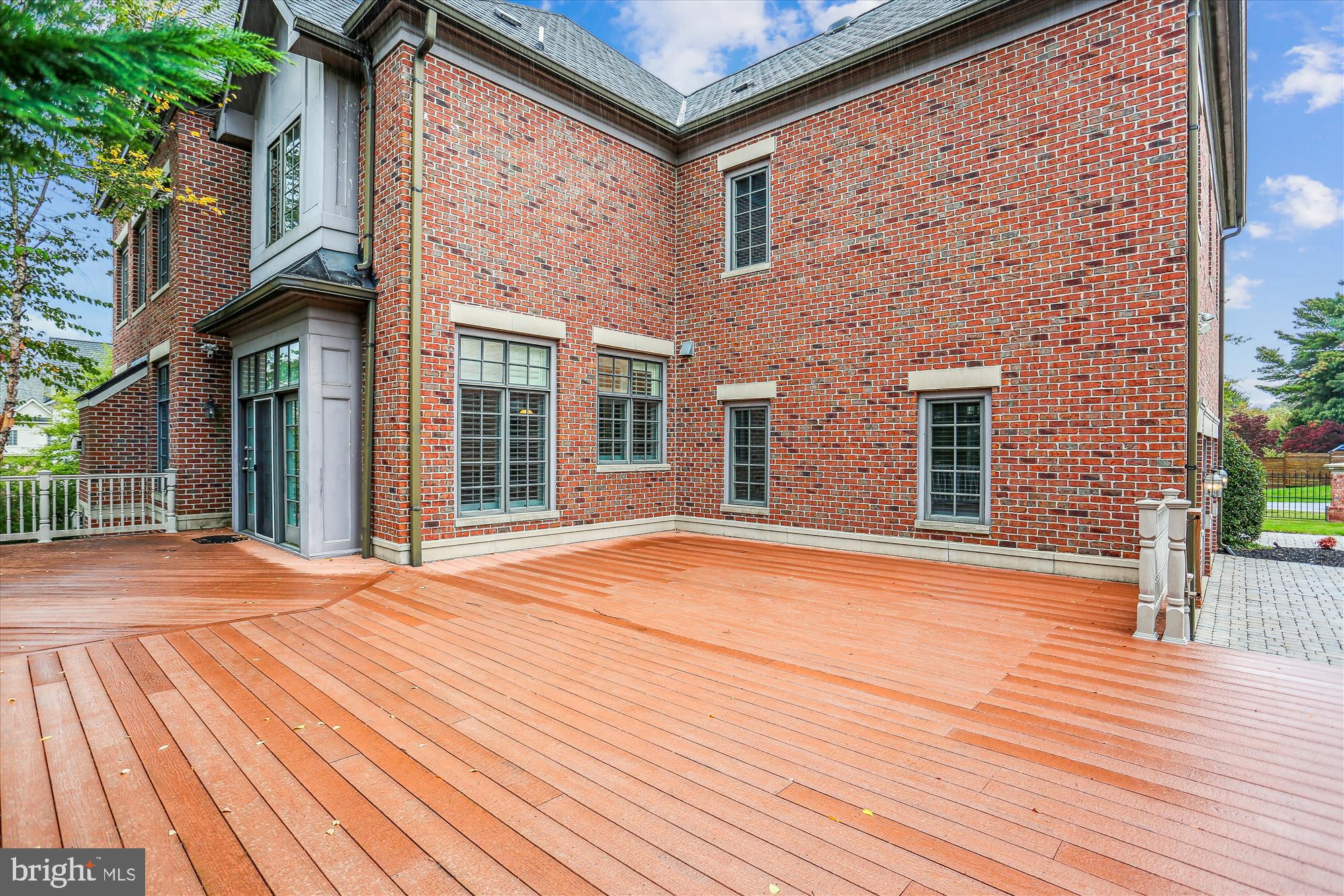6008 Lux LANE