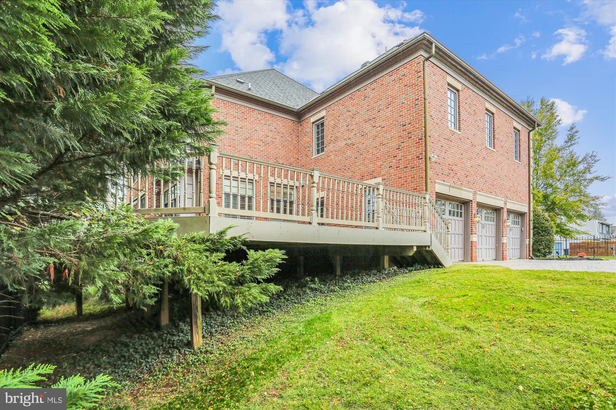 6008 Lux LANE