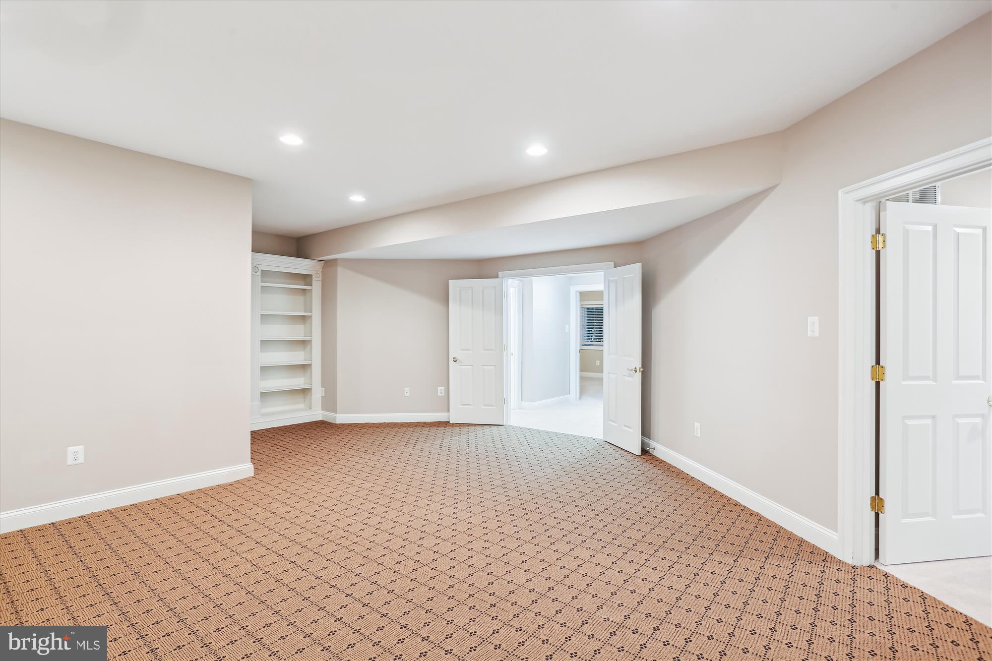 6008 Lux LANE